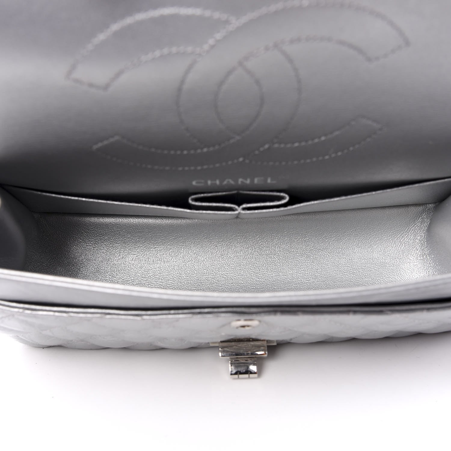 Chanel Metallic Aged Calfskin 2.55 Reissue 225 Flap Silver 4 of 8