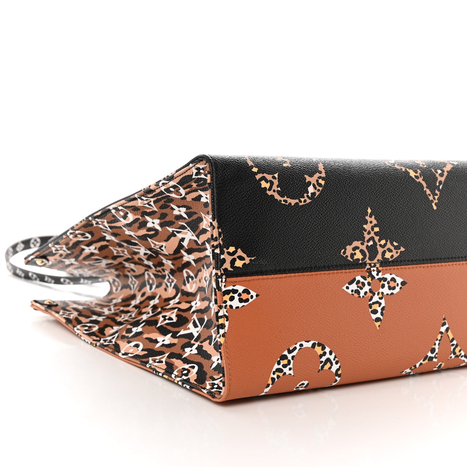 Louis Vuitton LOUIS VUITTON Monogram Giant Jungle Onthego GM Black 8 of 9