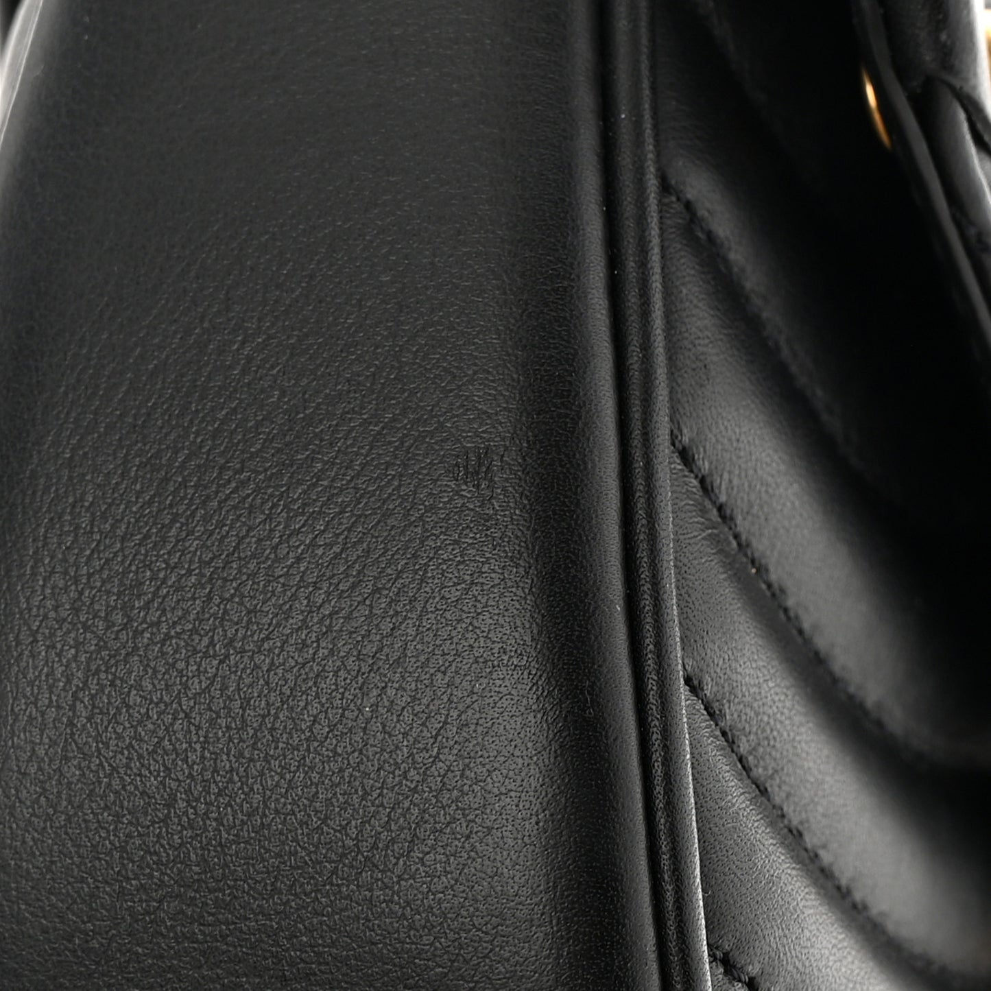 Calfskin New Wave Chain MM Black