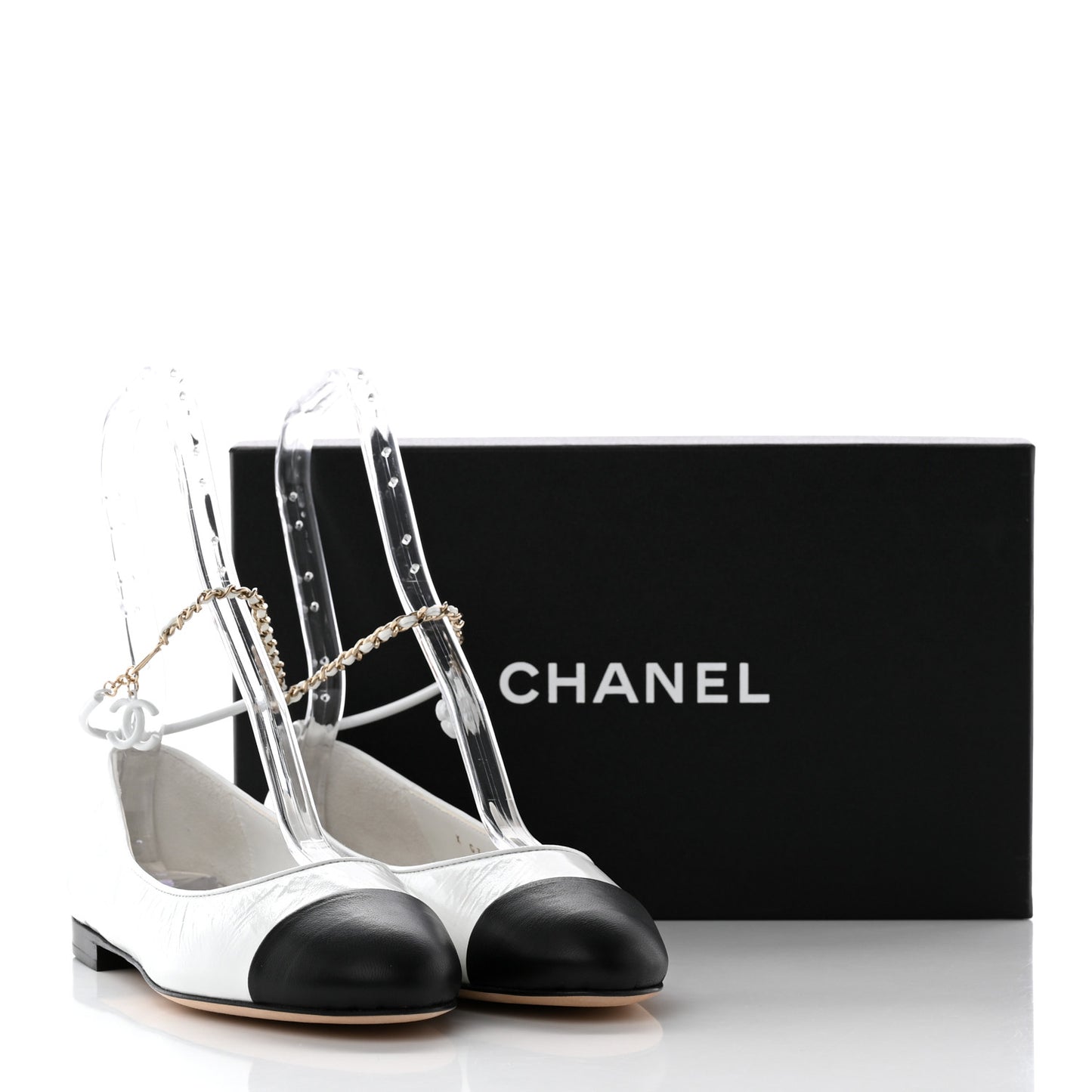 Shiny Lambskin Lambskin Metal Cap Toe Ankle Chain Ballerina Flats 38 White Black