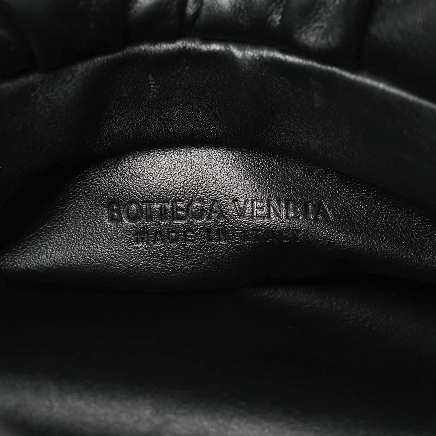 Calfskin The Pouch Chain Black