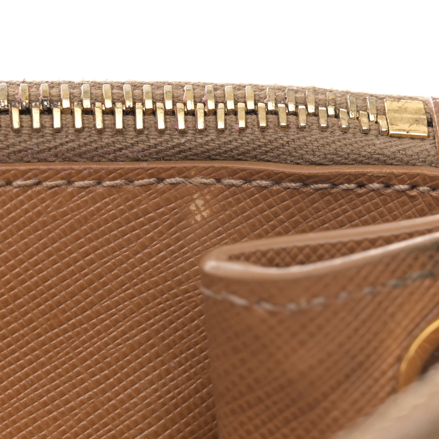 Saffiano Medium Galleria Double Zip Tote Caramel