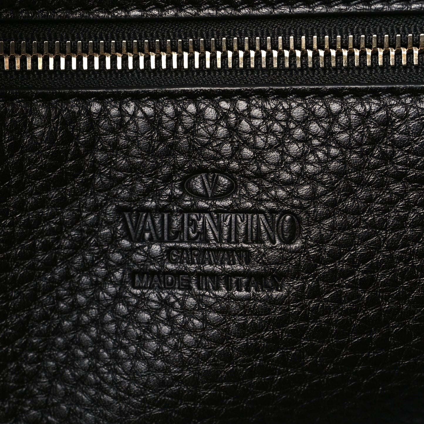 Pebbled Calfskin Medium Rockstud Tote Black