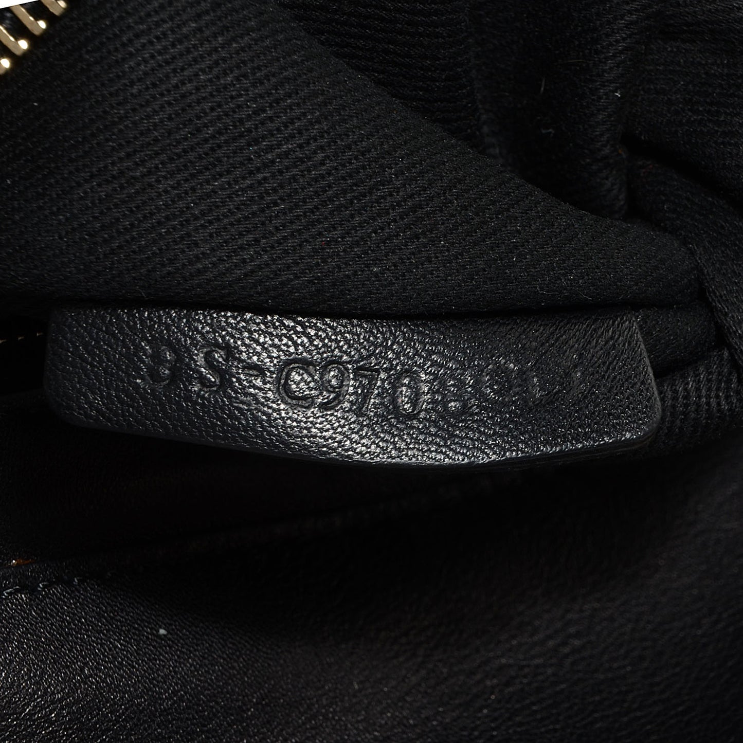 Vitello Medium Rockstud Tote Black