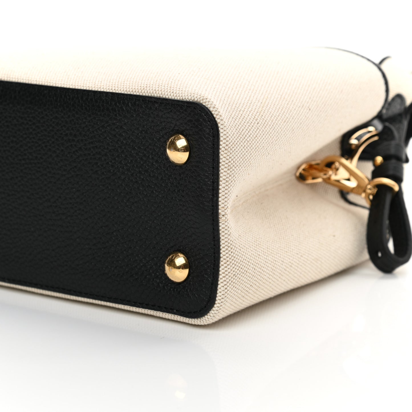 Canvas Taurillon Capucines MM Black