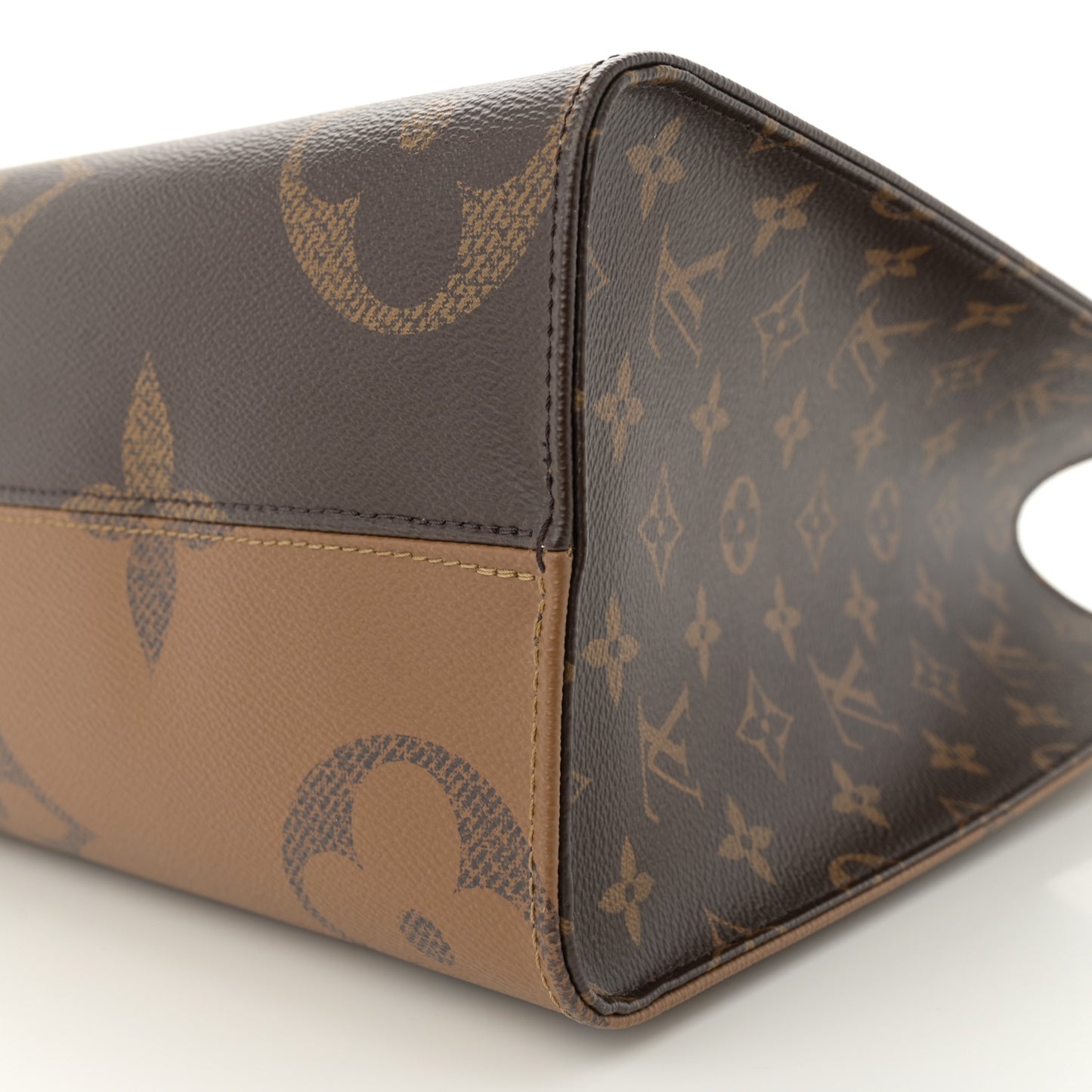 Reverse Monogram Giant Onthego MM