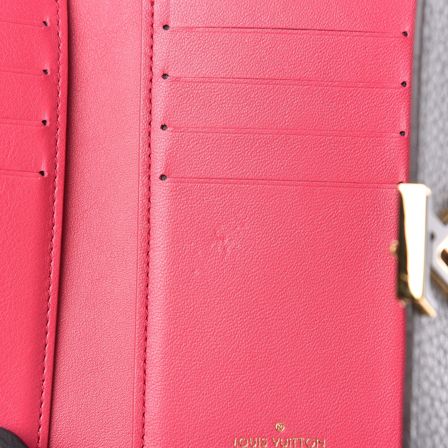 Taurillon Capucines Compact Wallet Black