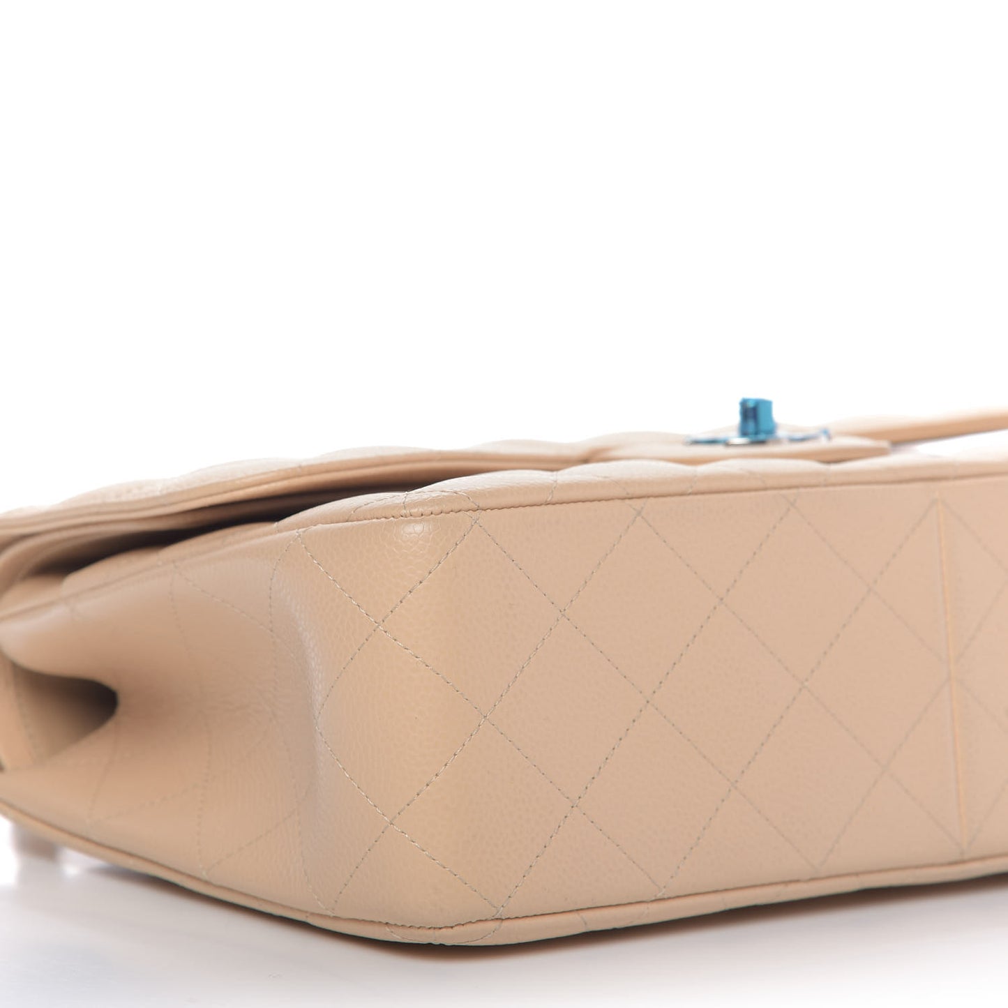 Caviar Quilted Jumbo Double Flap Beige Clair
