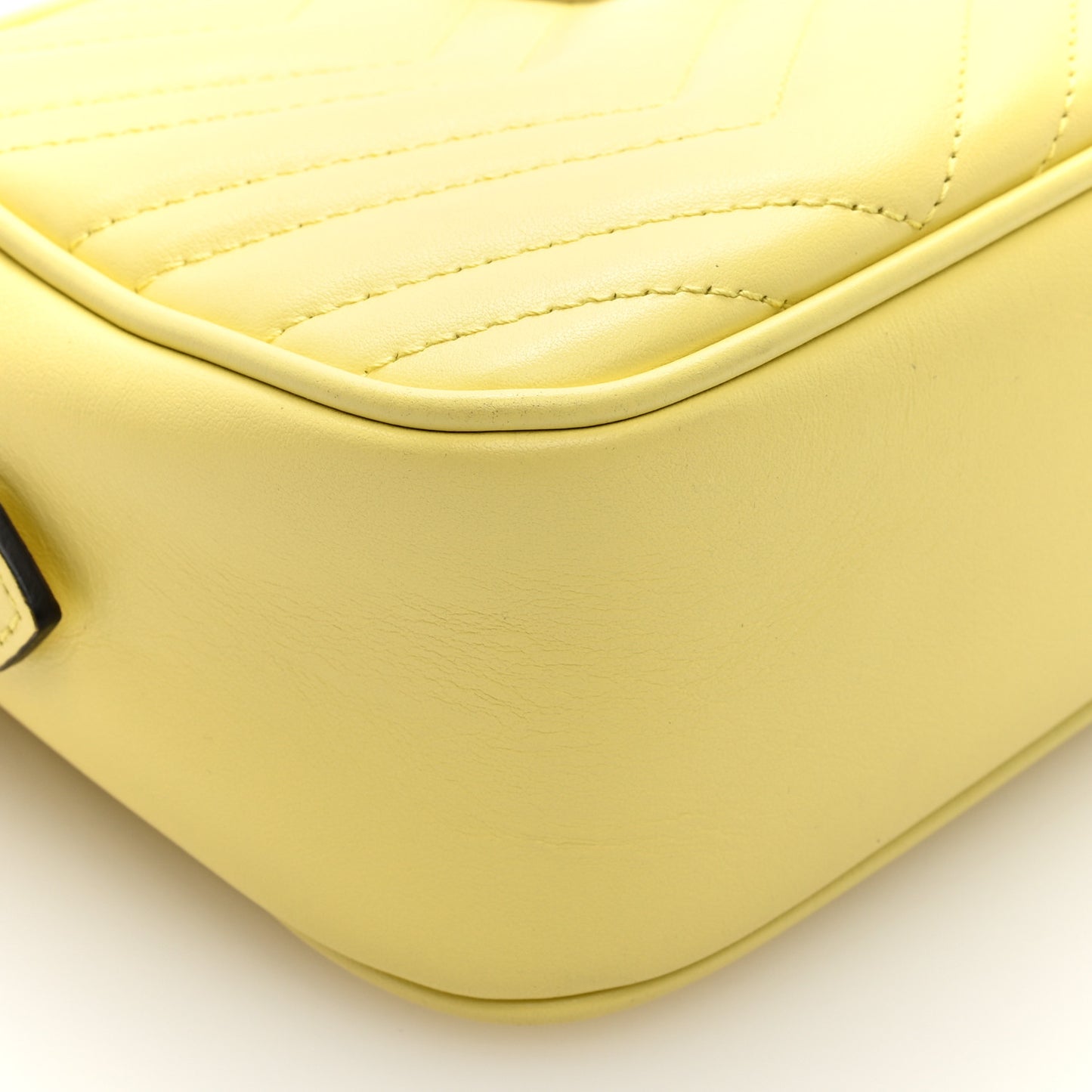 Calfskin Matelasse Small GG Marmont Chain Shoulder Bag Banana