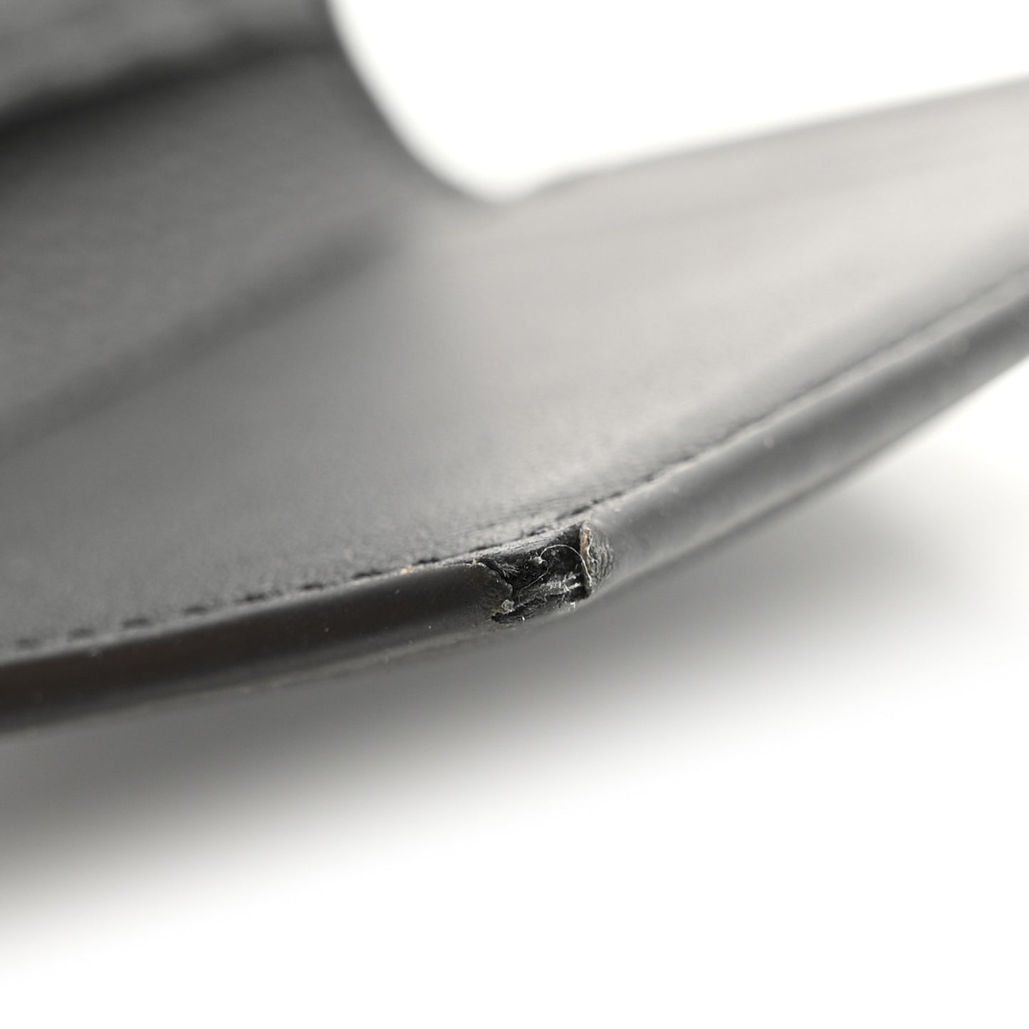 Grained Calfskin Icon Vertical Bifold Card Holder Black