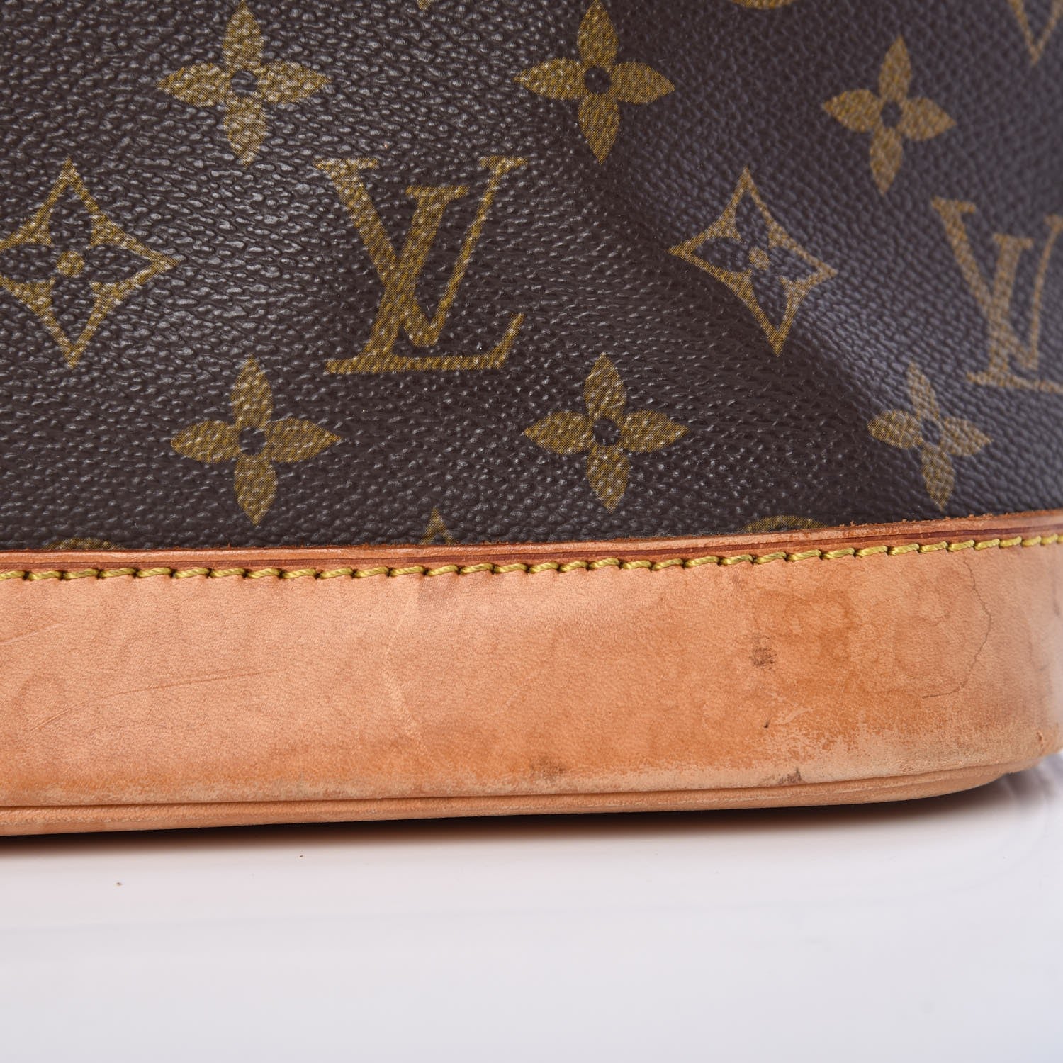 Louis Vuitton Monogram Alma PM 15 of 16
