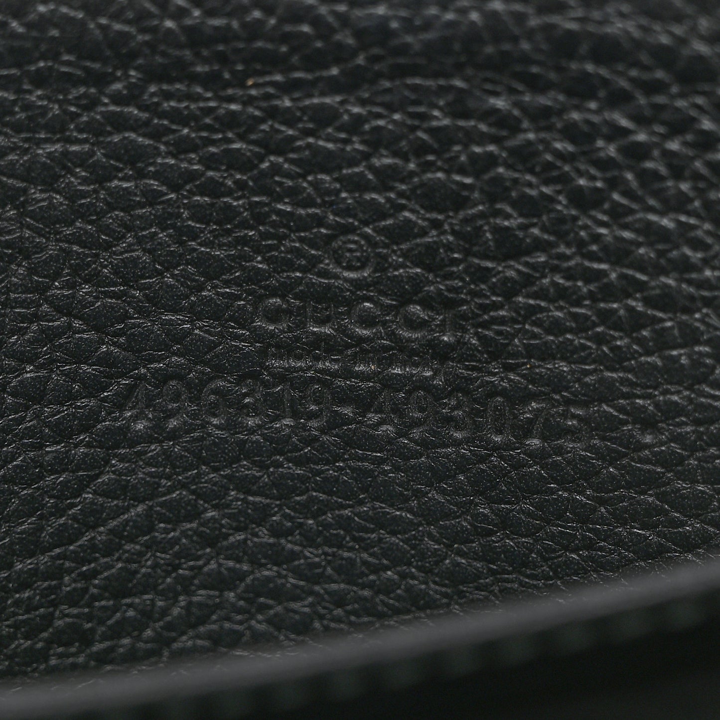 Calfskin Logo Zip Around Card Case Black