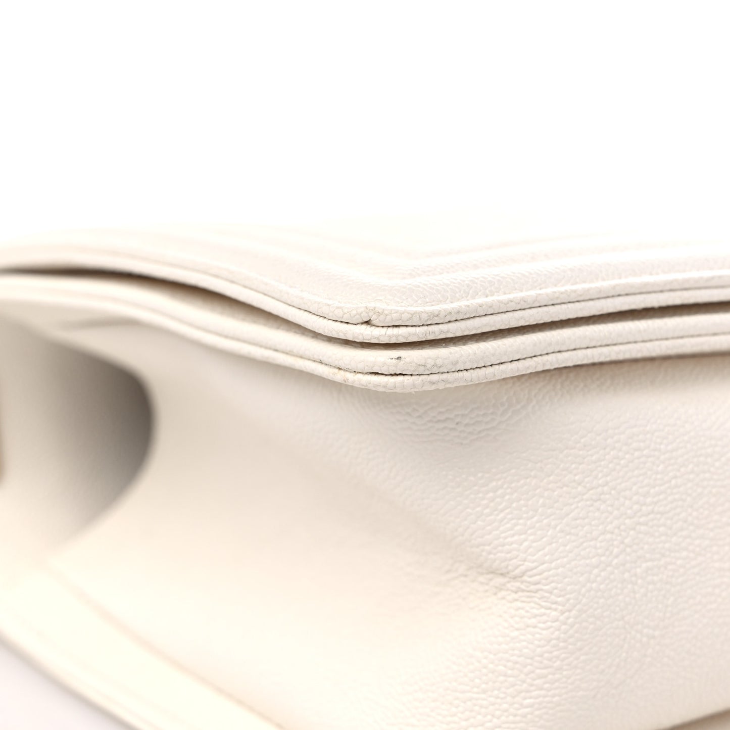 Caviar Quilted Medium Boy Flap White