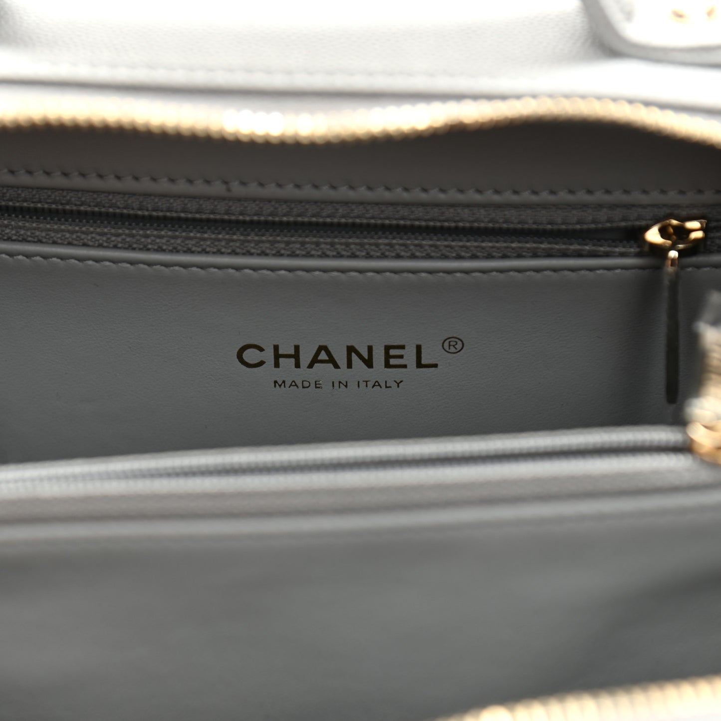 Caviar Quilted Medium CC Filigree Vanity Case Grey