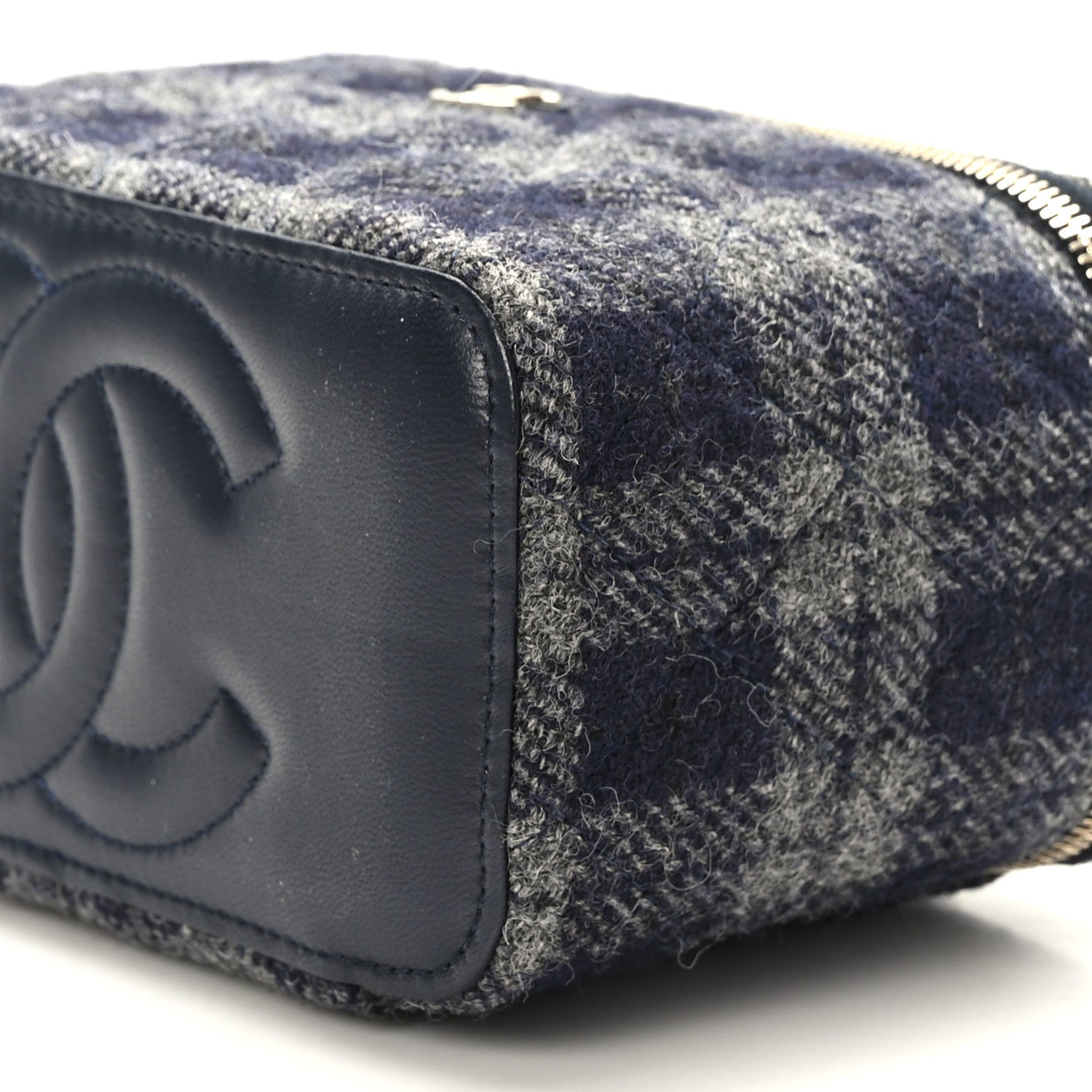 Chanel Wool Plaid Quilted Small Vanity Case With Chain Blue 9 of 10