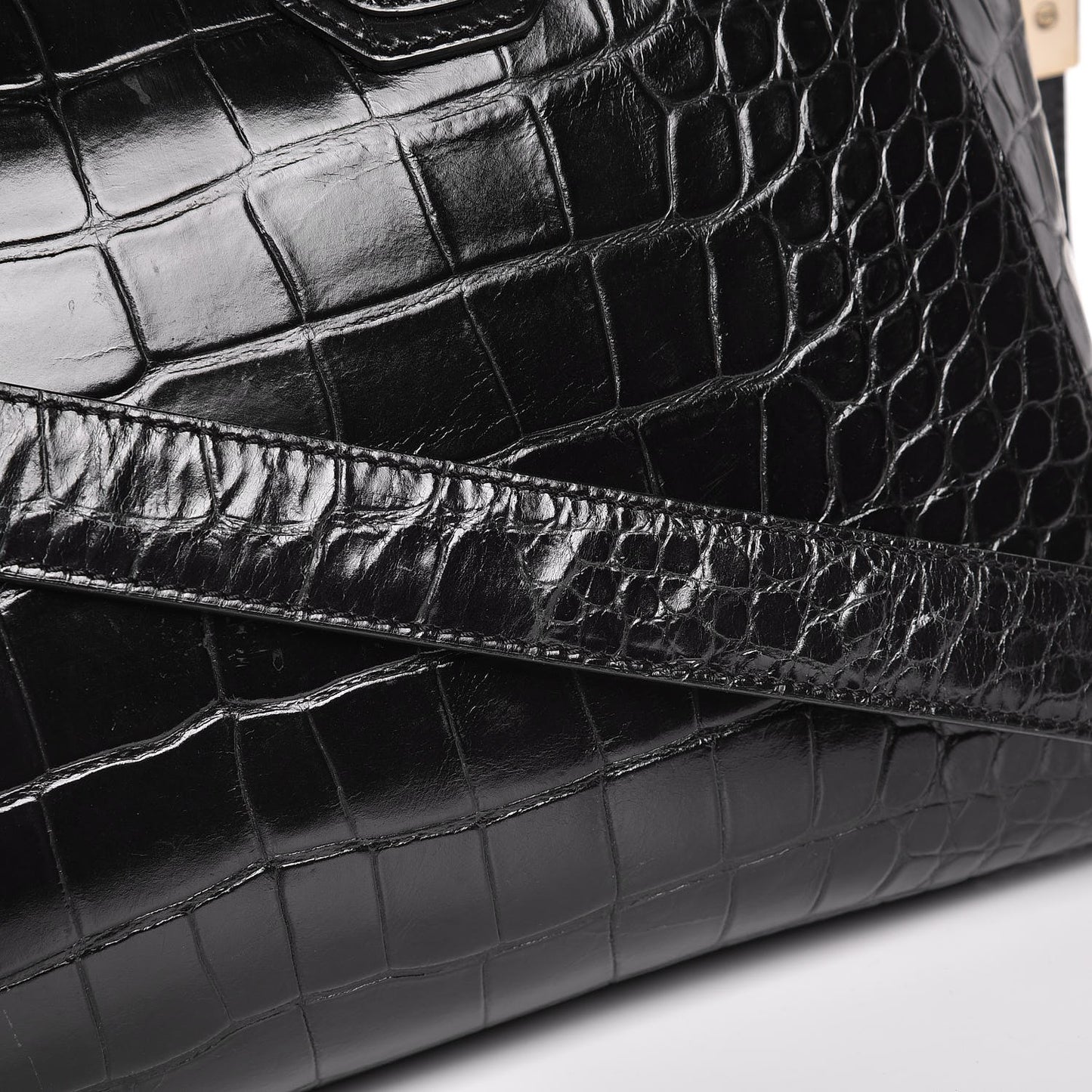 Calfskin Crocodile Embossed Medium Antigona Black