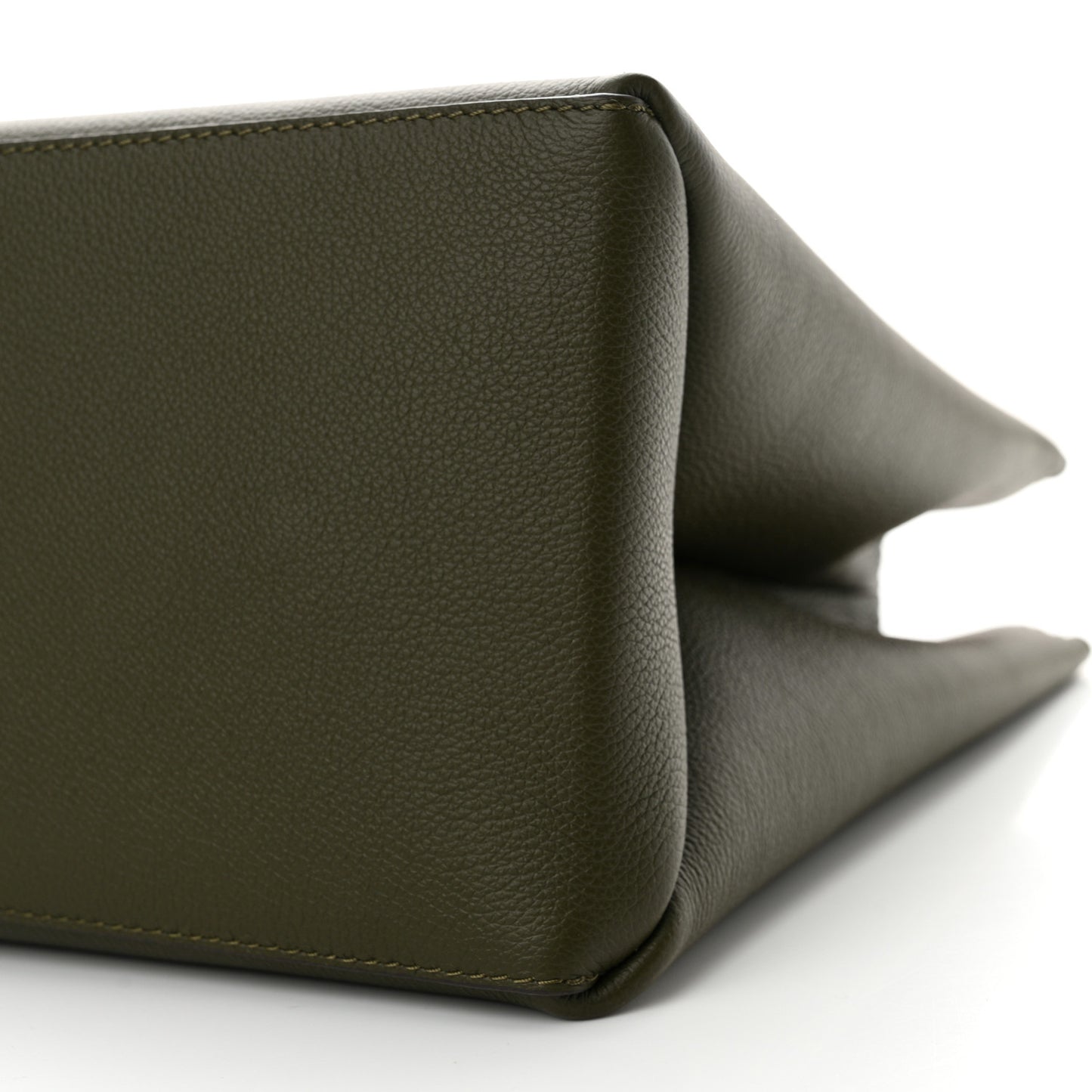 Grained Calfskin Lockme Shopper Kaki