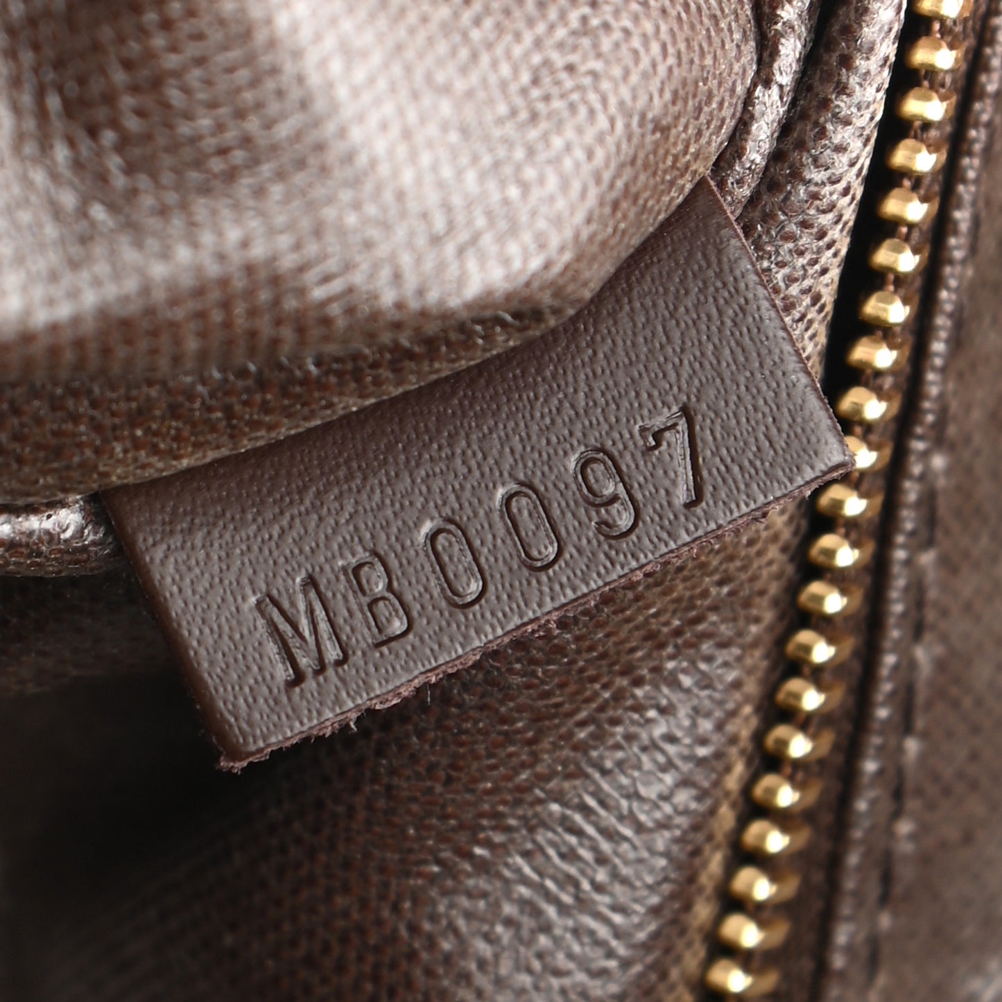 Damier Ebene Toiletry Bag 25