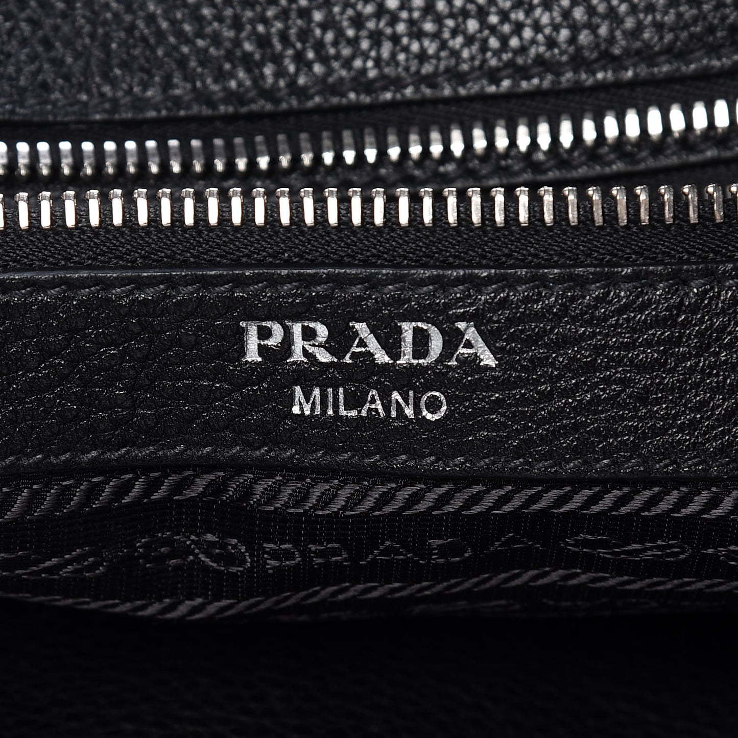 Vitello Daino Zip Shopping Tote Black