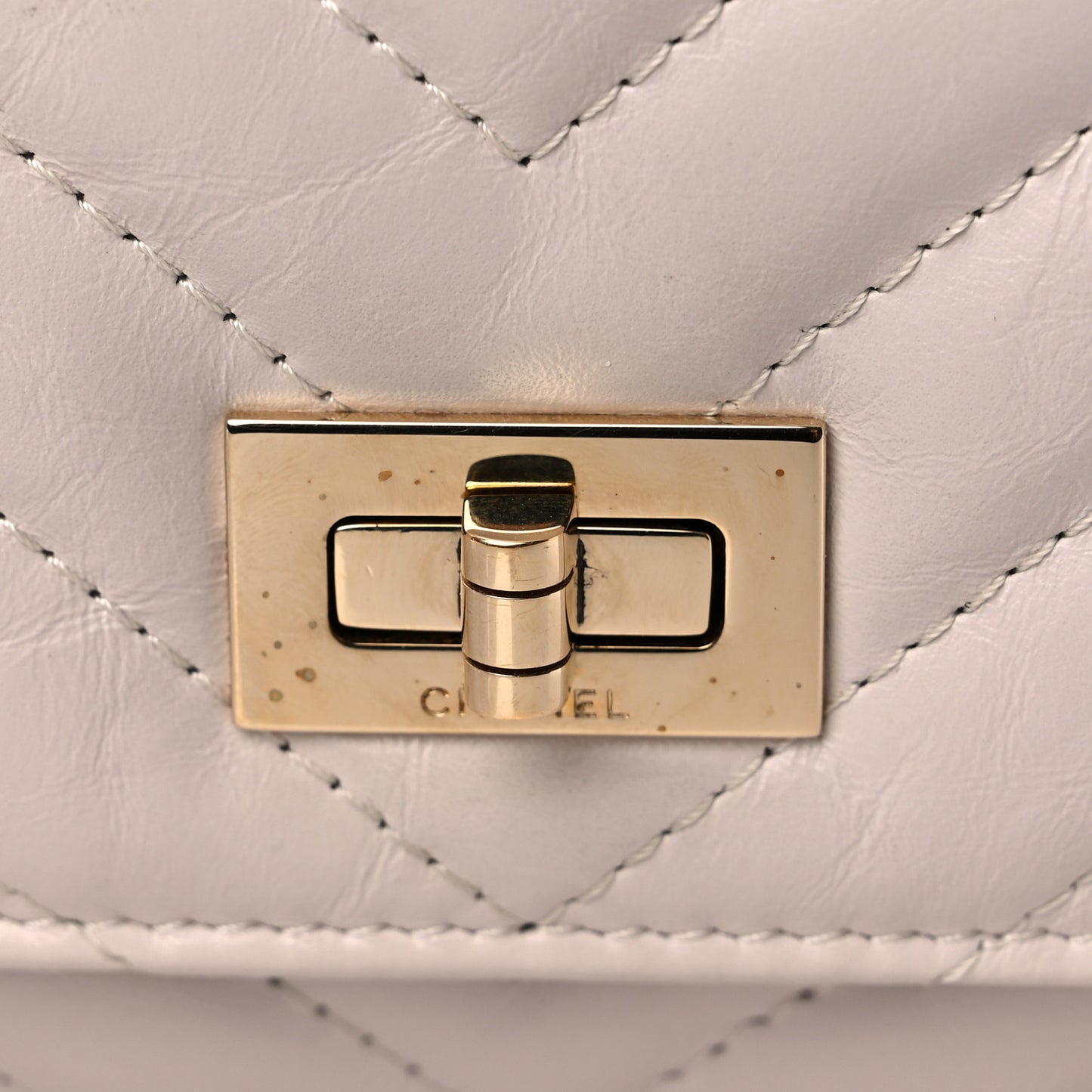 Aged Calfskin Chevron Quilted Reissue Wallet On Chain WOC White