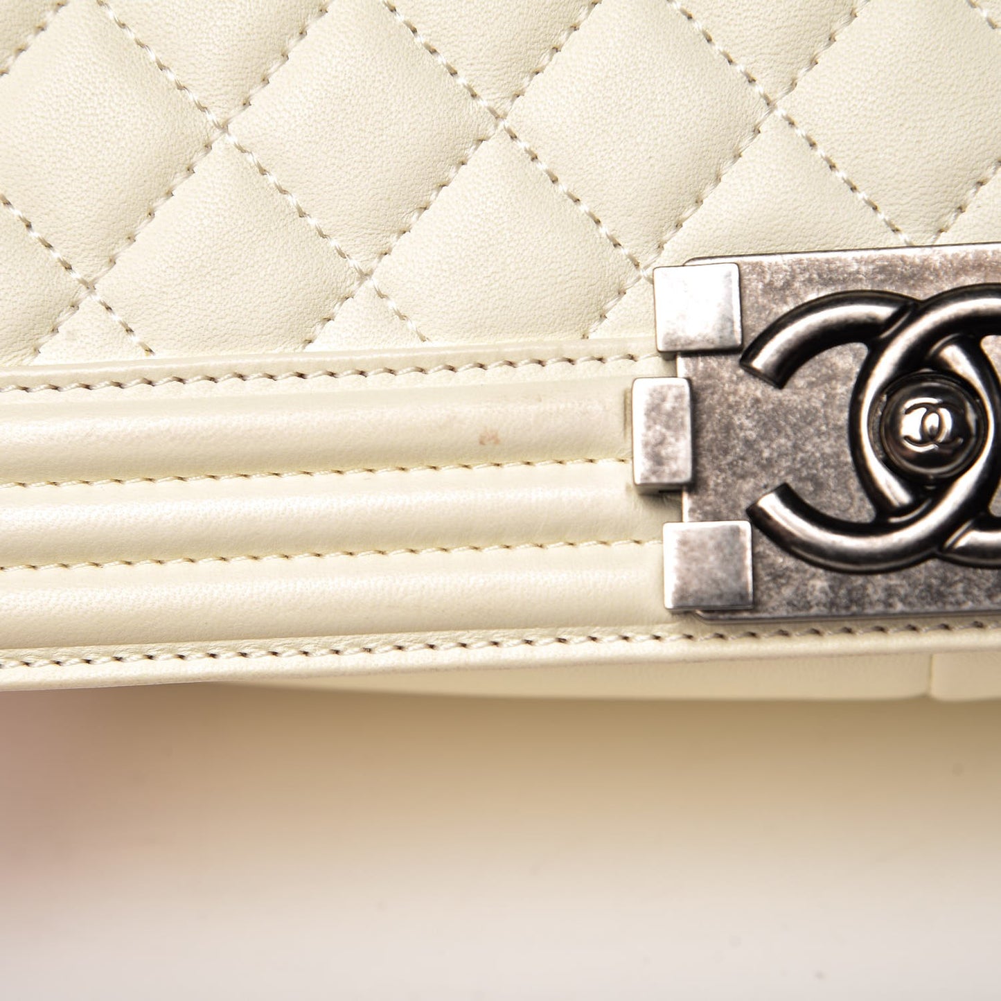 Lambskin Quilted Medium Boy Flap Dark White