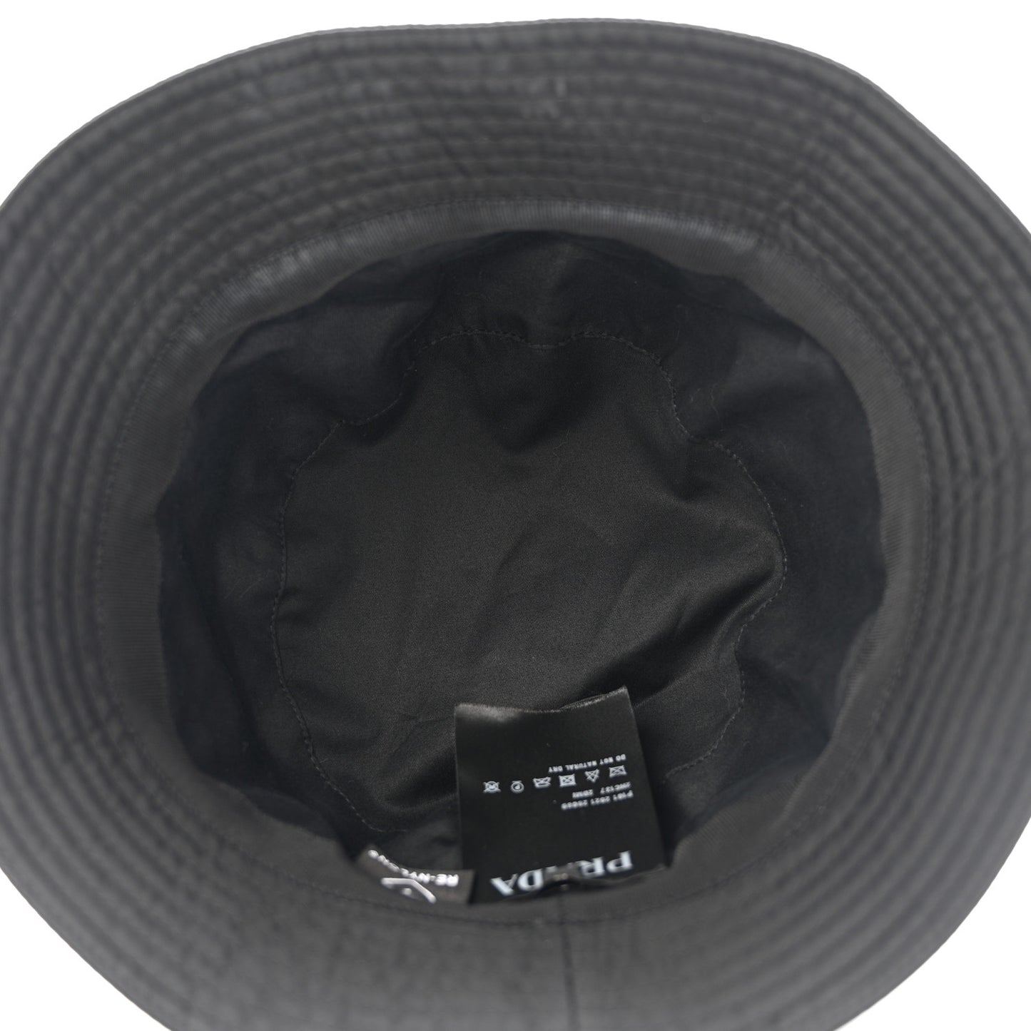 Re-Nylon Metal Triangle Logo Mens Bucket Hat L Black