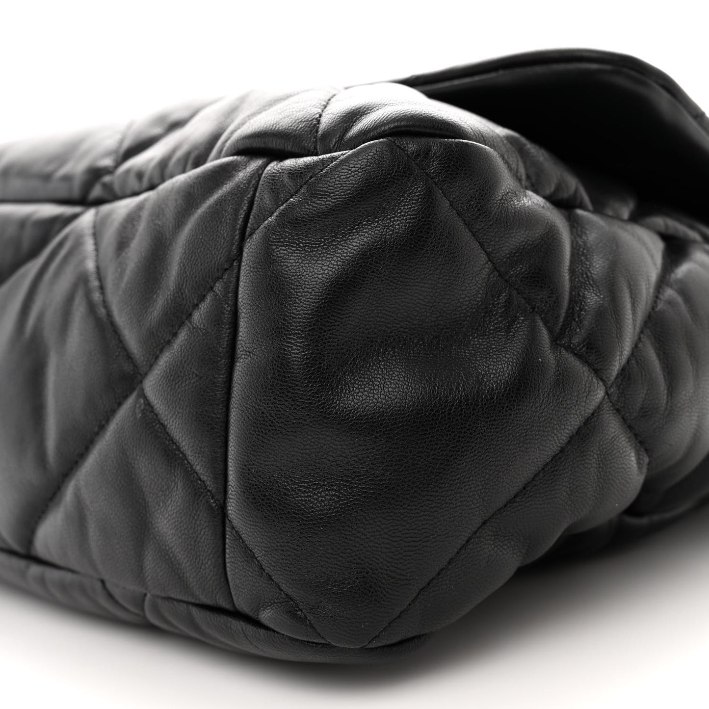 Lambskin Quilted Maxi Chanel 19 Flap Black