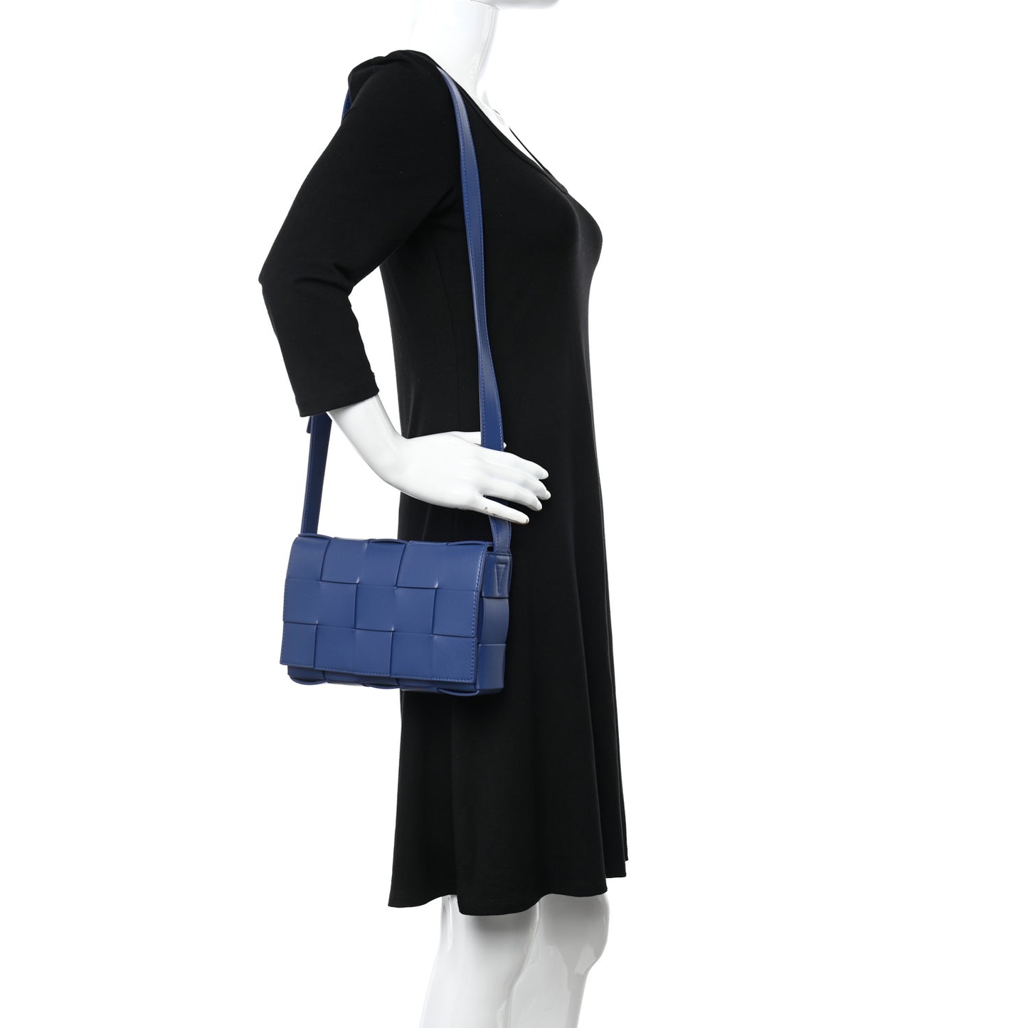Lambskin Maxi Intrecciato Cassette Crossbody Bag Cruise