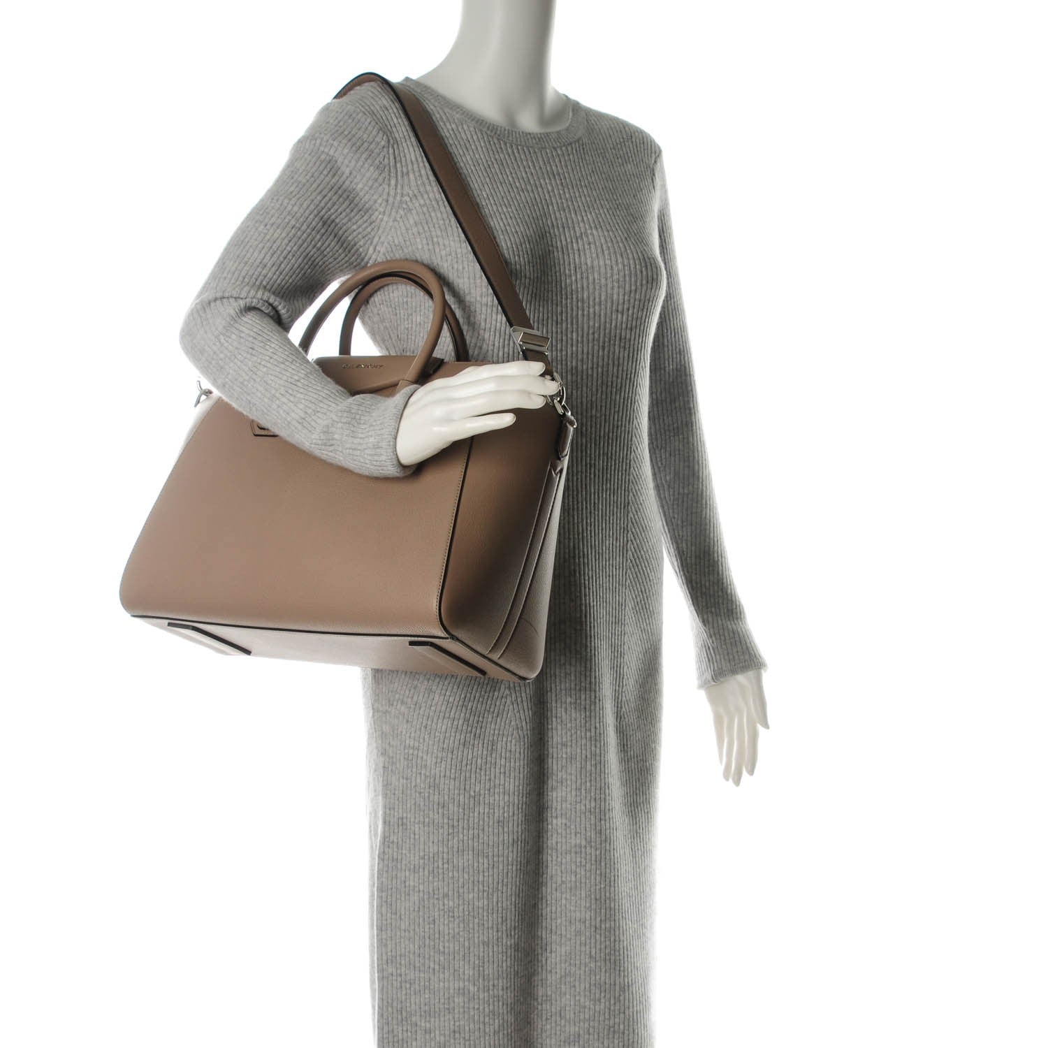 Givenchy Sugar Goatskin Medium Antigona Sand 2 of 8