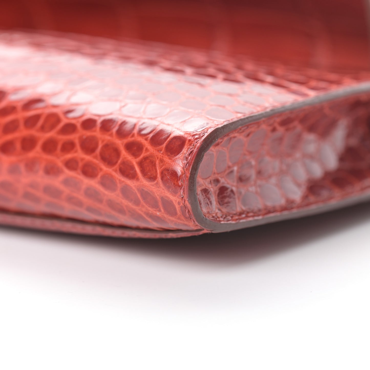 Shiny Porosus Crocodile Kelly Cut Pochette Sanguine