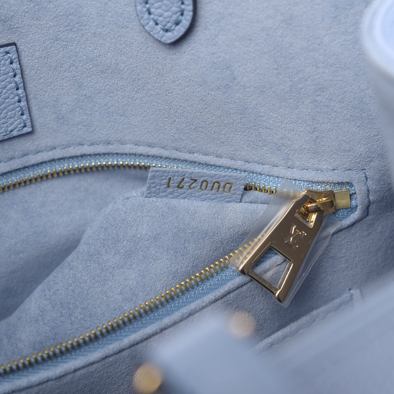 Louis Vuitton Empreinte Monogram Giant By The Pool Onthego MM Summer Blue 10 of 10