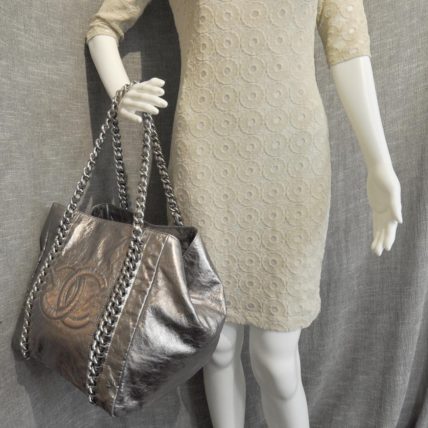 Leather XL Modern Chain Tote Metallic
