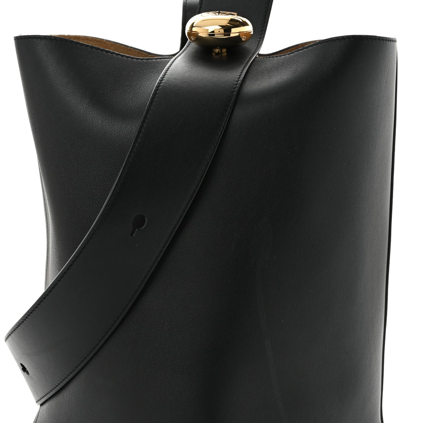 Smooth Calfskin Medium Pebble Bucket Bag Black