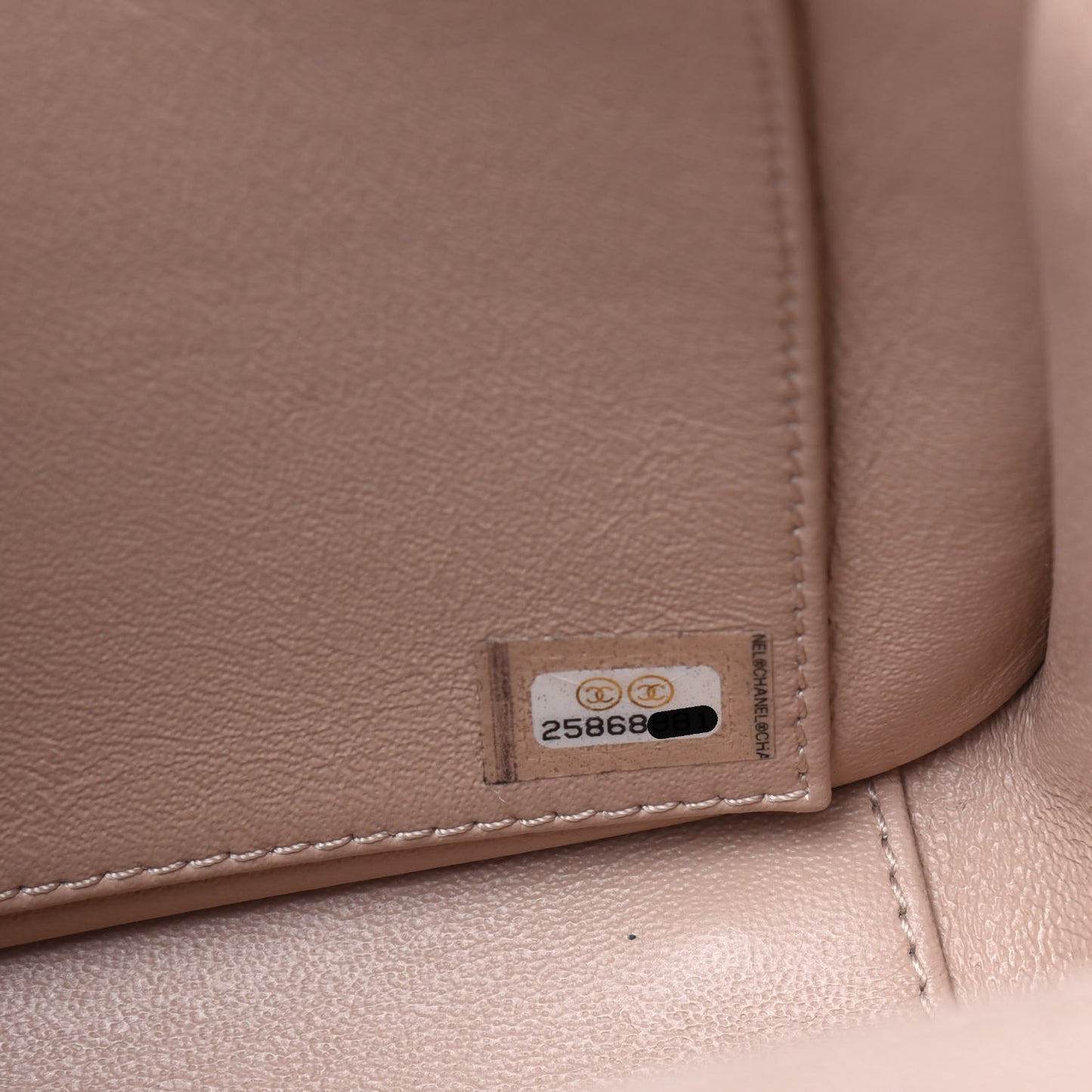 Caviar Quilted Medium Business Affinity Flap Beige