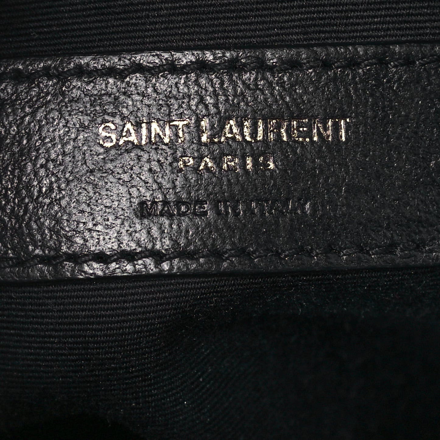 Calfskin Matelasse Chevron Round Vinyle Camera Bag Black