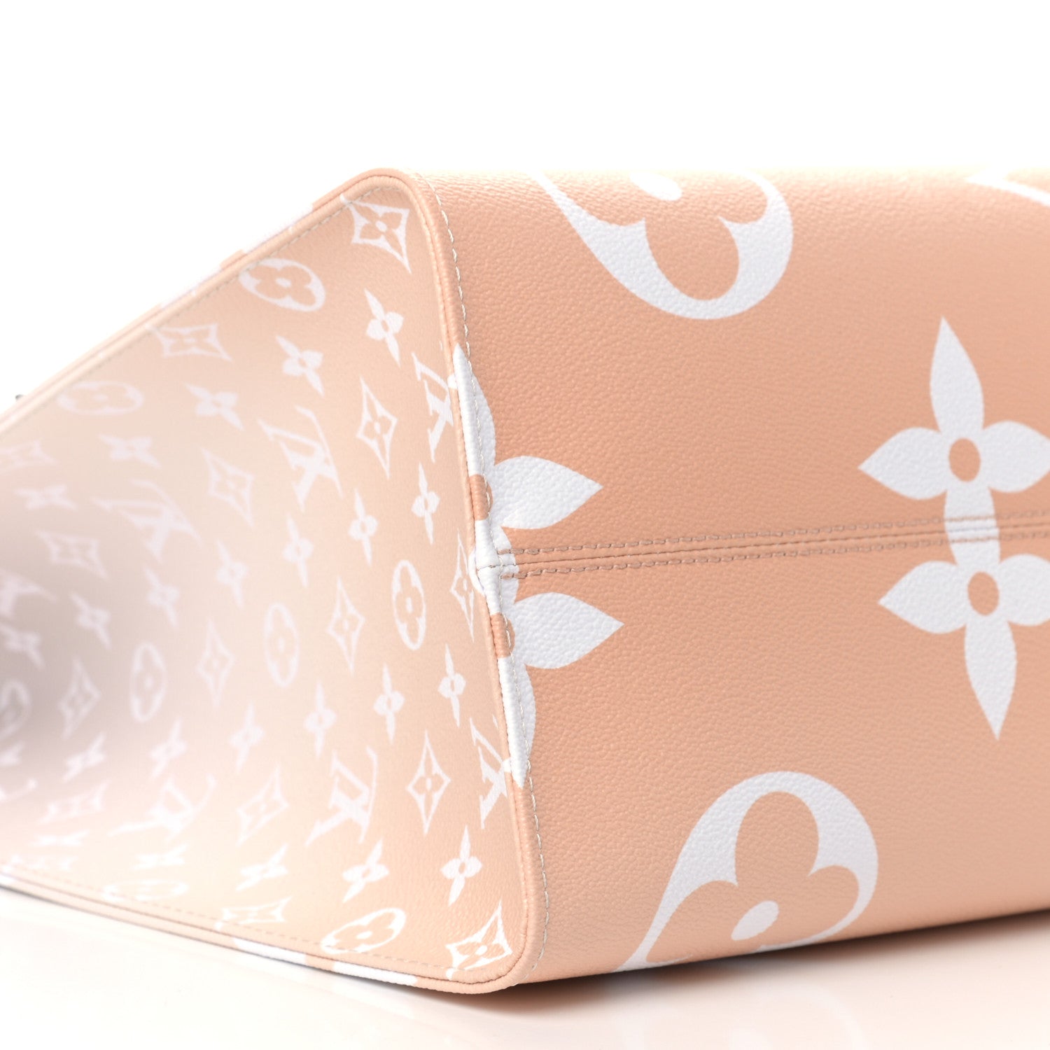 Louis Vuitton Monogram Giant By The Pool Onthego GM Brume 7 of 8