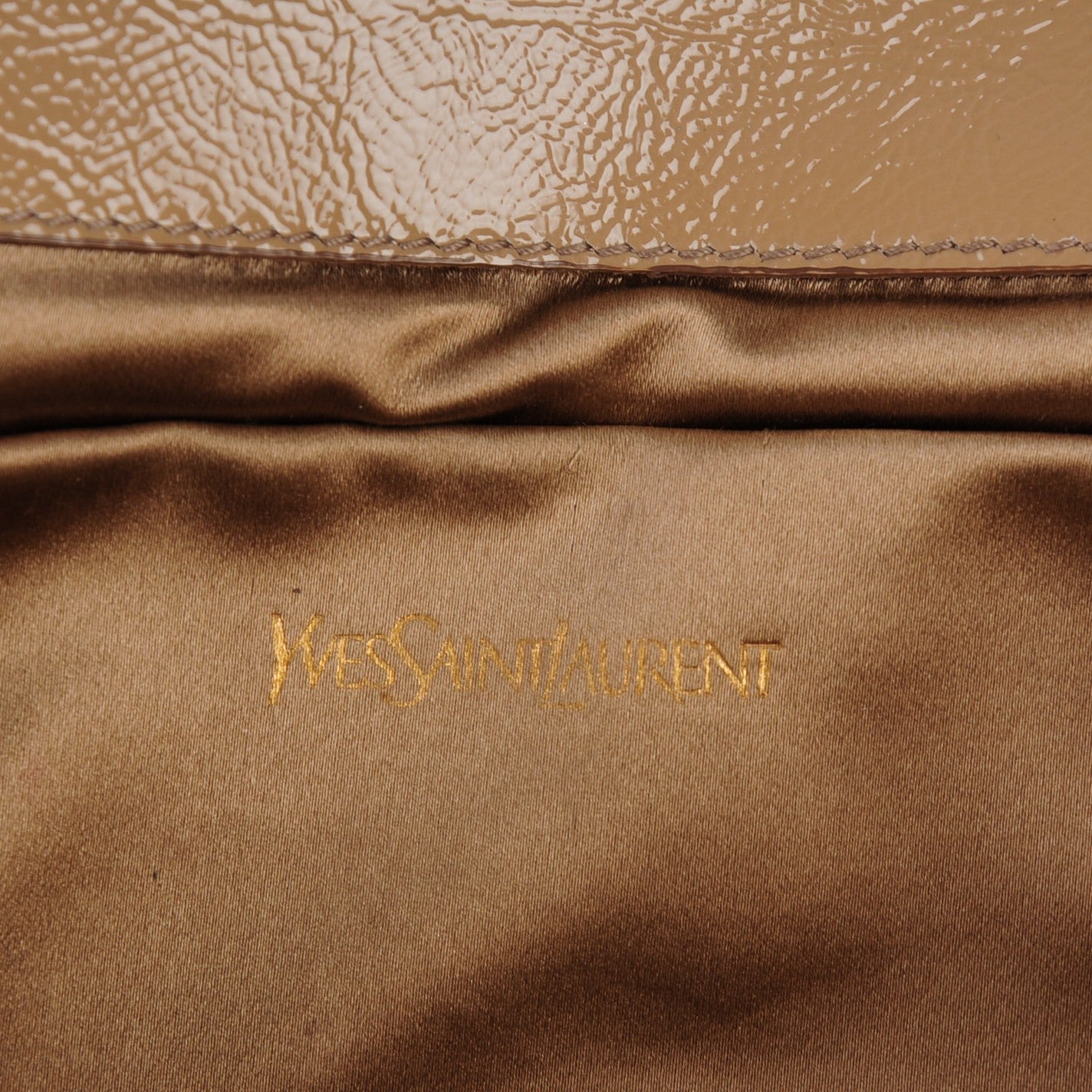 Saint Laurent Textured Patent Calfskin Monogram Large Belle De Jour Clutch Nude 6 of 7
