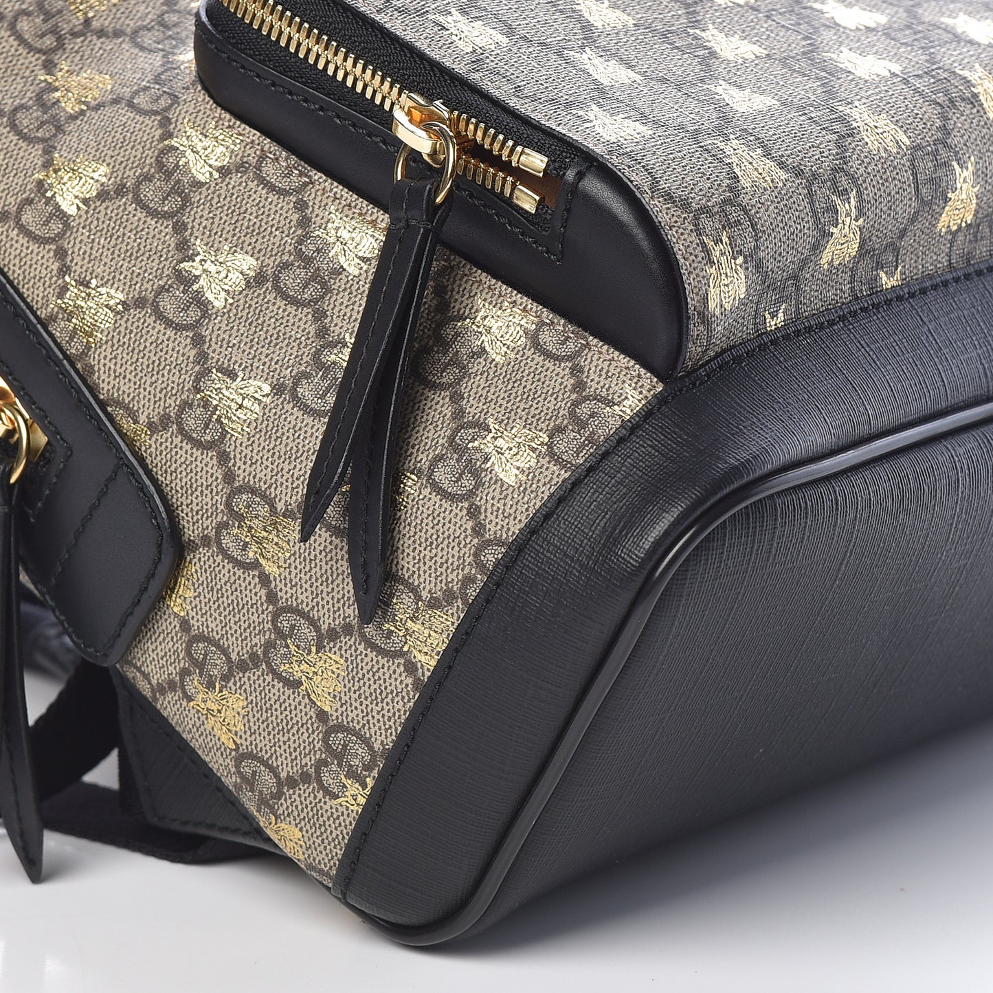 GG Supreme Monogram Bees Print Small Day Backpack Beige Oro Black