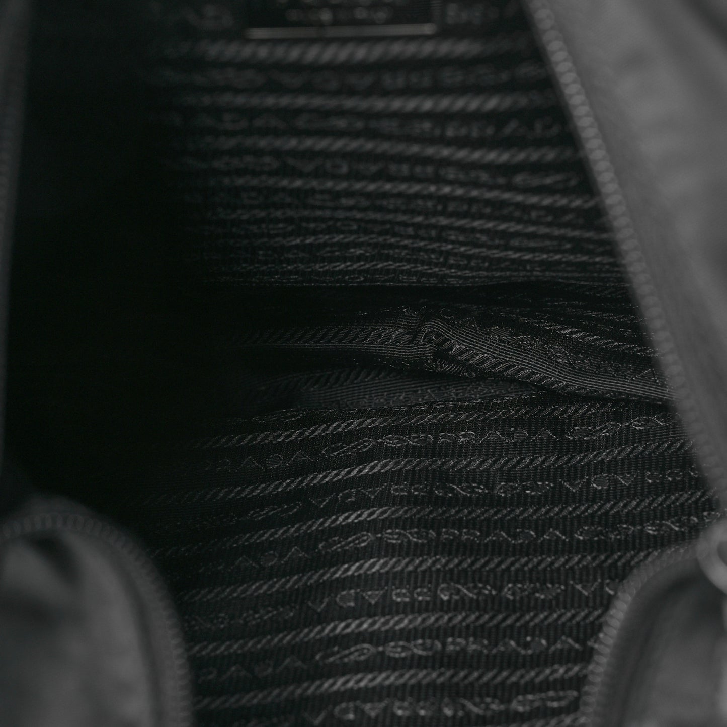 Tessuto Nylon Hobo Black