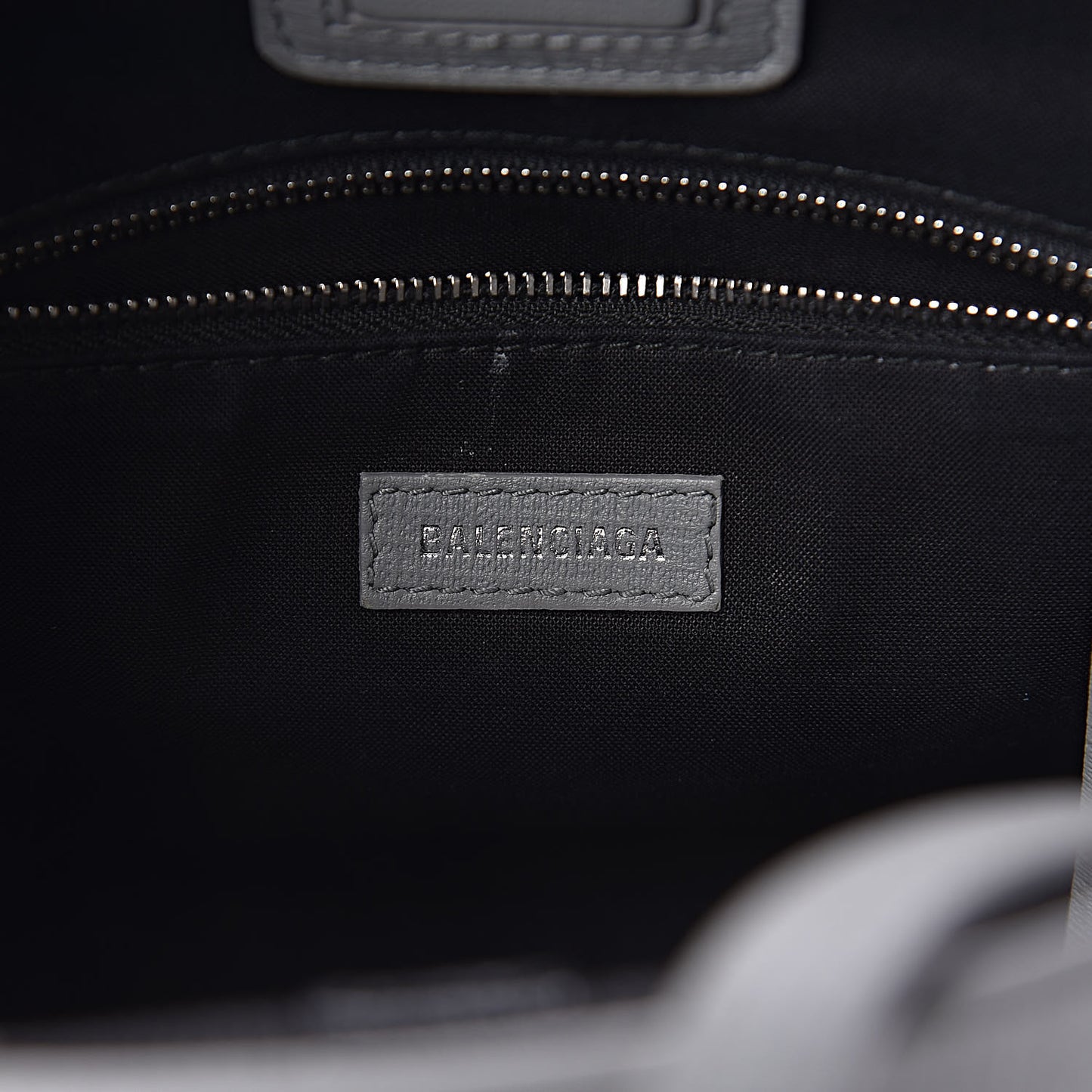 Calfskin Logo XXS Shopping Tote Gris Fossile