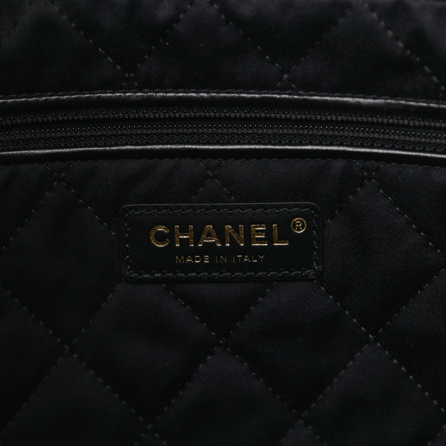 Shiny Calfskin Quilted Chanel 22 Black