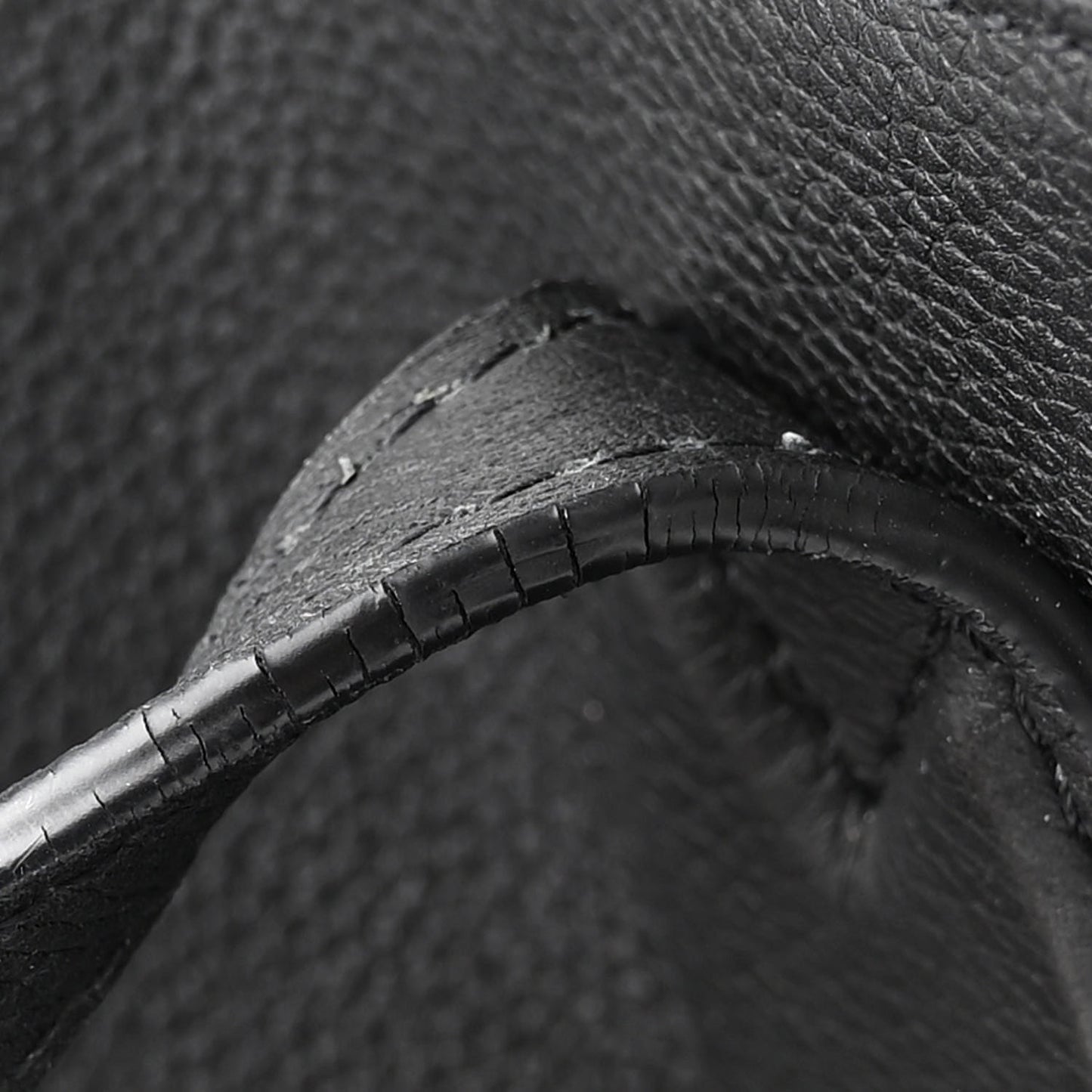 Grained Calfskin Lockme Shopper Black