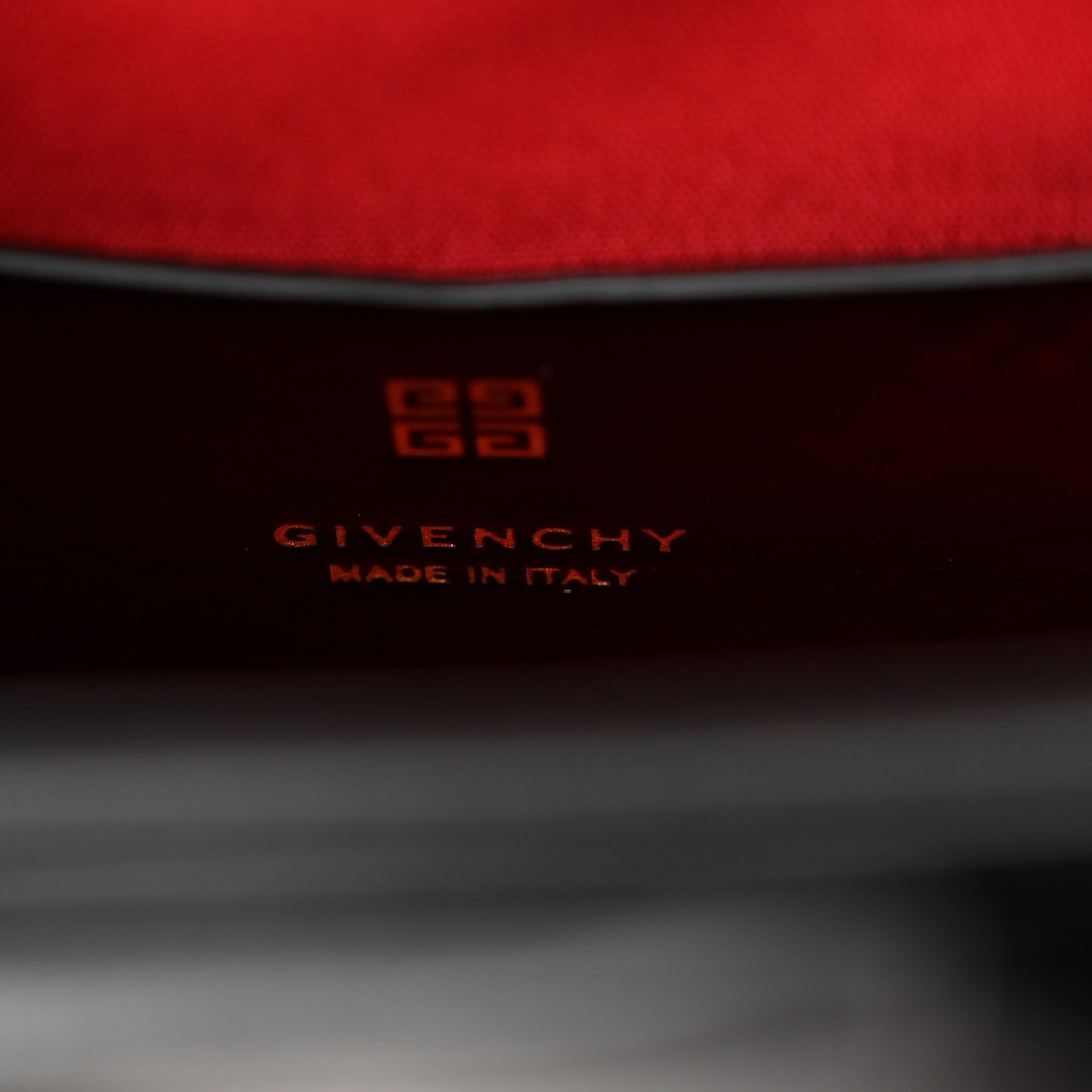 Box Calfskin Toy Antigona Black Red