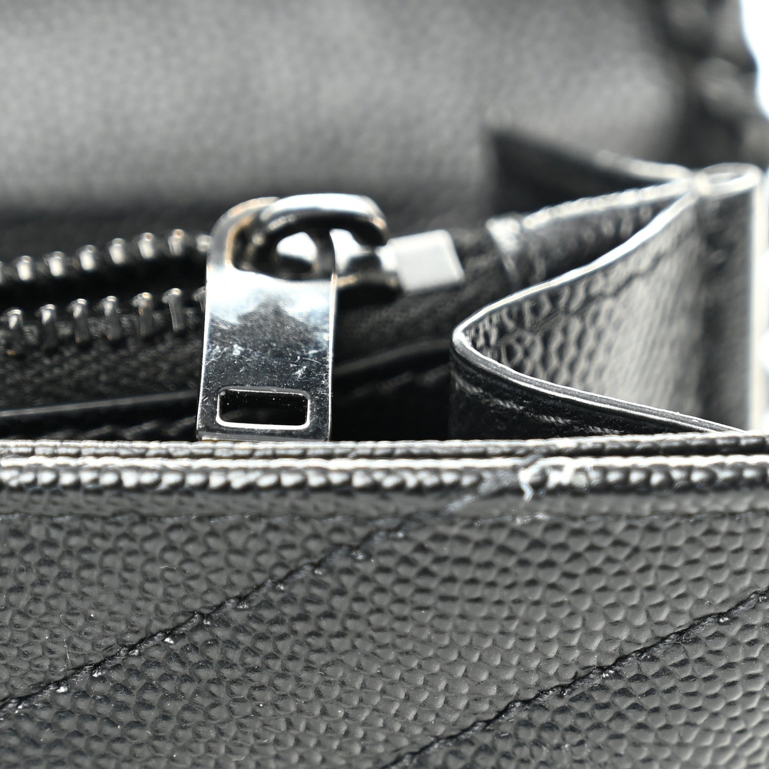 Saint Laurent Grain De Poudre Matelasse Chevron Monogram Monochrome Chain Wallet Black 10 of 11