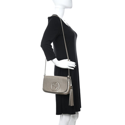 Gucci Metallic Pebbled Calfskin Medium Soho Flap Crossbody Golden Beige 2 of 9