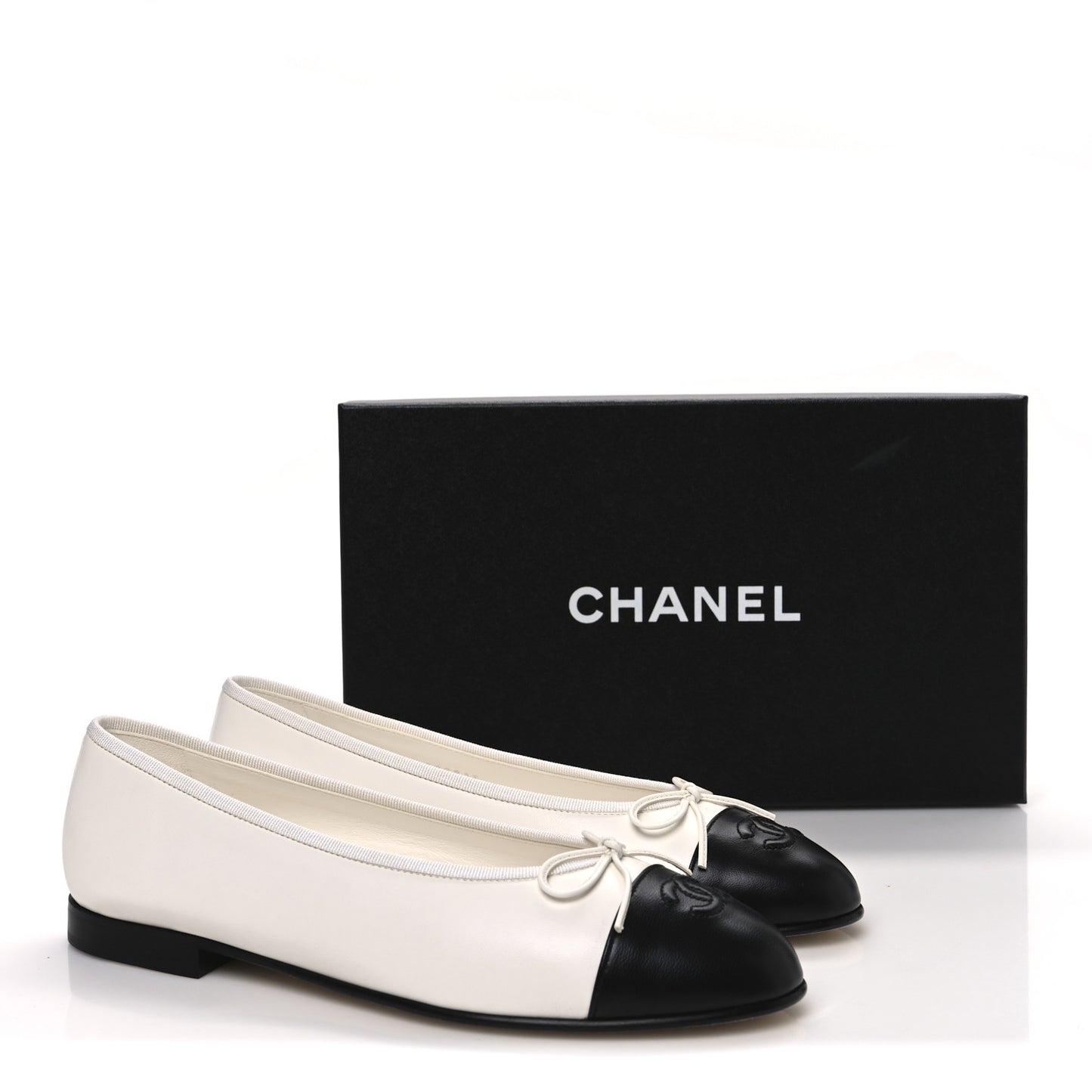 Lambskin Cap Toe CC Ballerina Flats 38.5 White Black