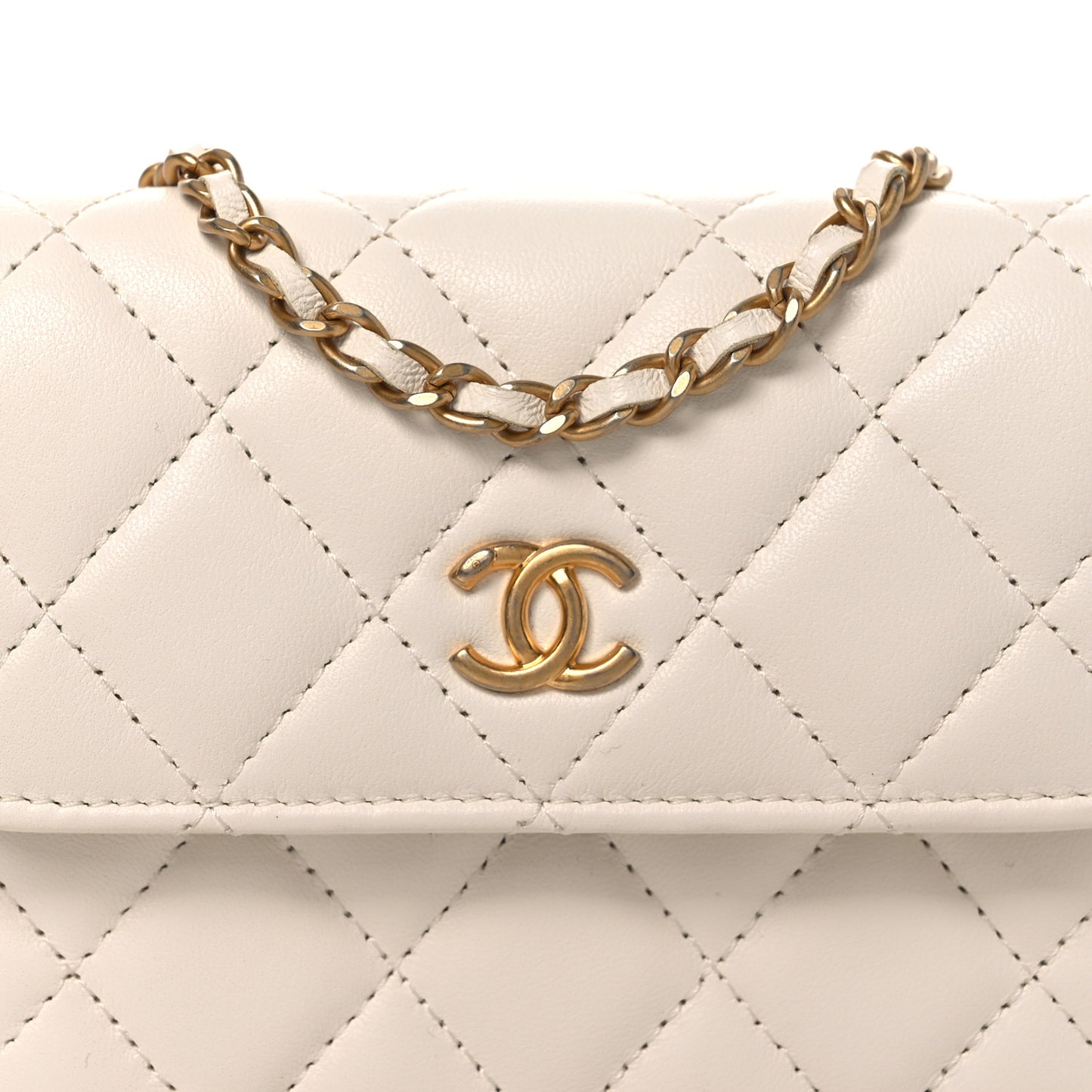 Lambskin Quilted Pearl Crush Clutch With Chain White