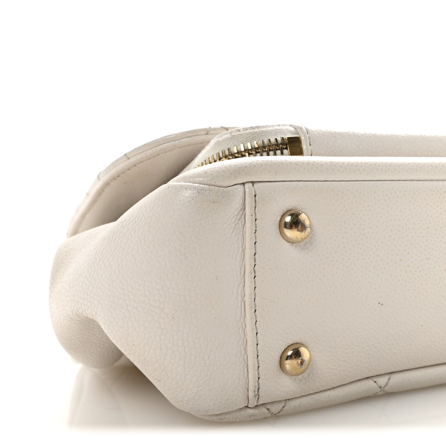 Caviar Quilted Medium Business Affinity Flap White