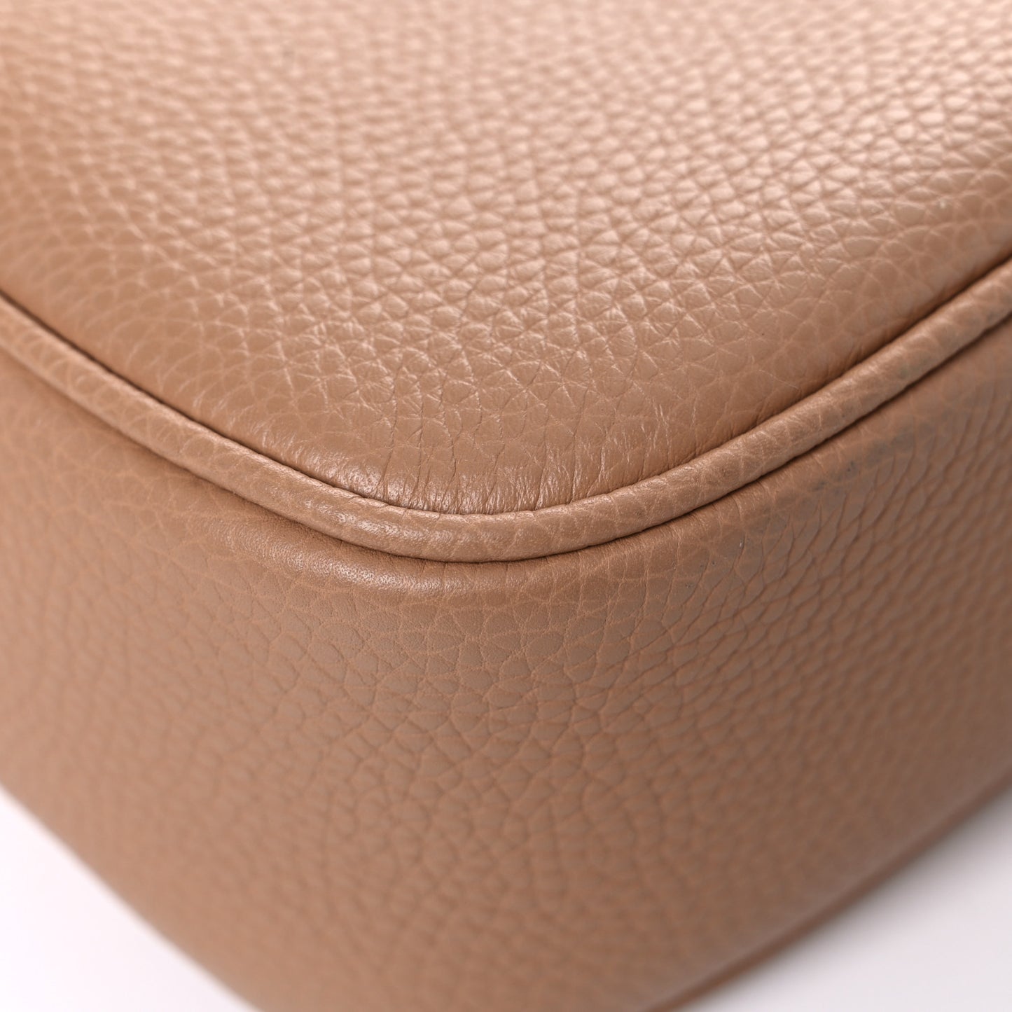 Pebbled Calfskin Small Soho Disco Bag Camelia