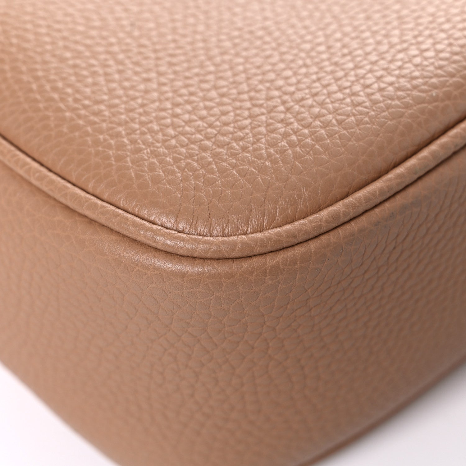 Gucci Pebbled Calfskin Small Soho Disco Bag Camelia 11 of 14